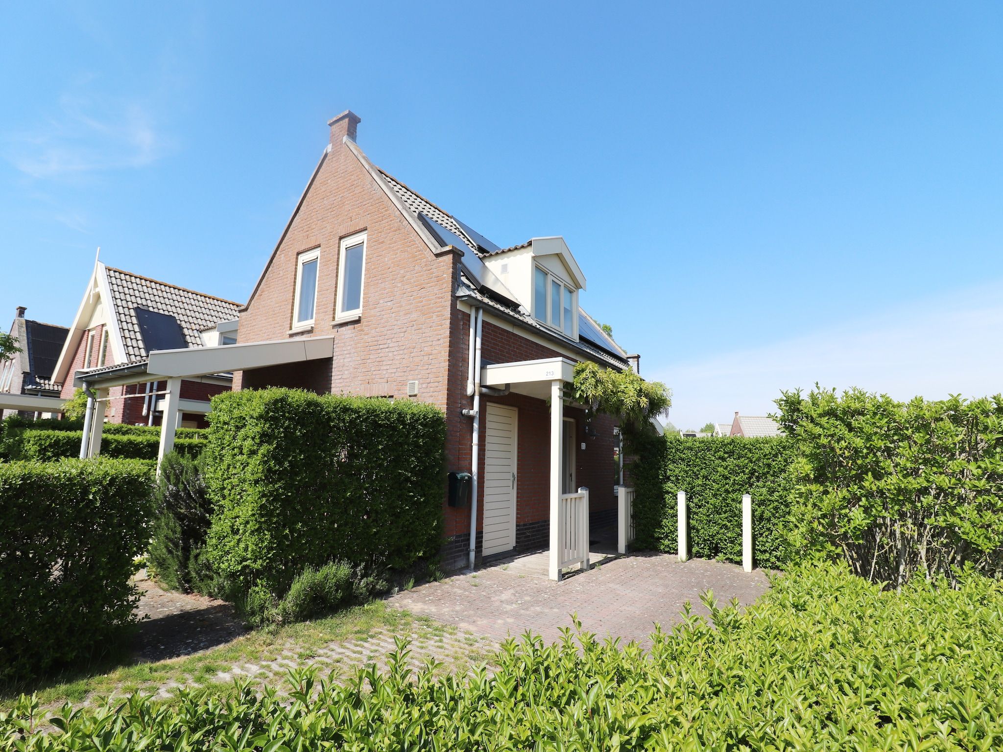 De buitenkant van Standaard 213 in Simonshaven