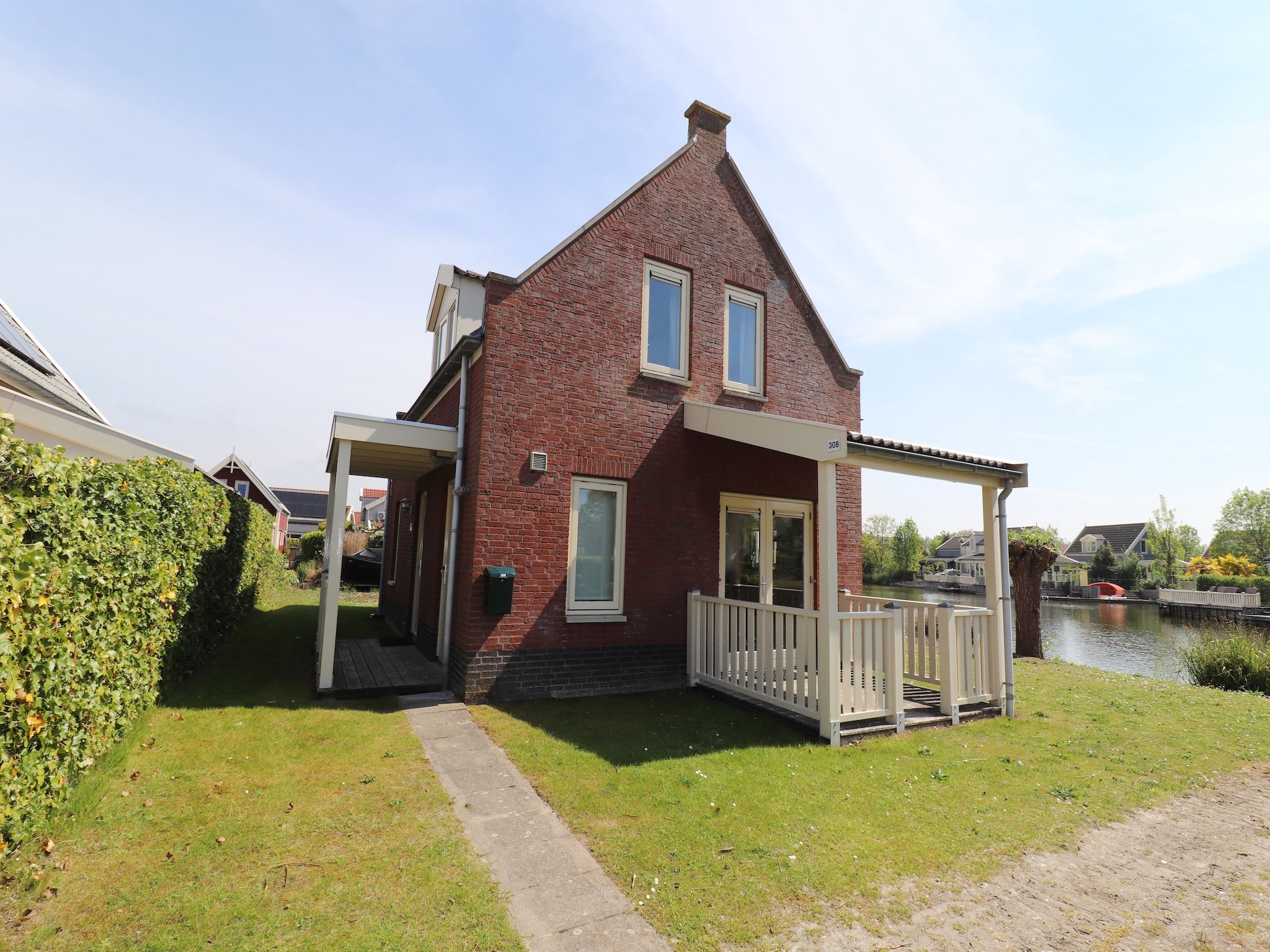 De buitenkant van Standaard 308 in Simonshaven
