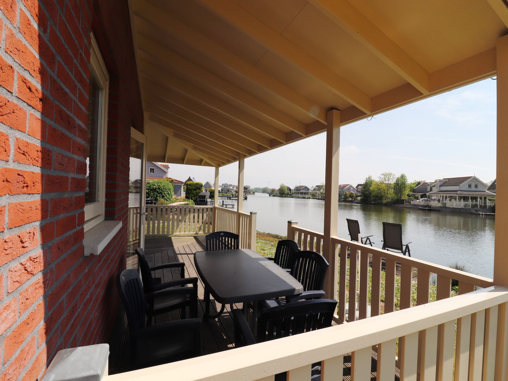 Het terras van Standaard 308 in Simonshaven