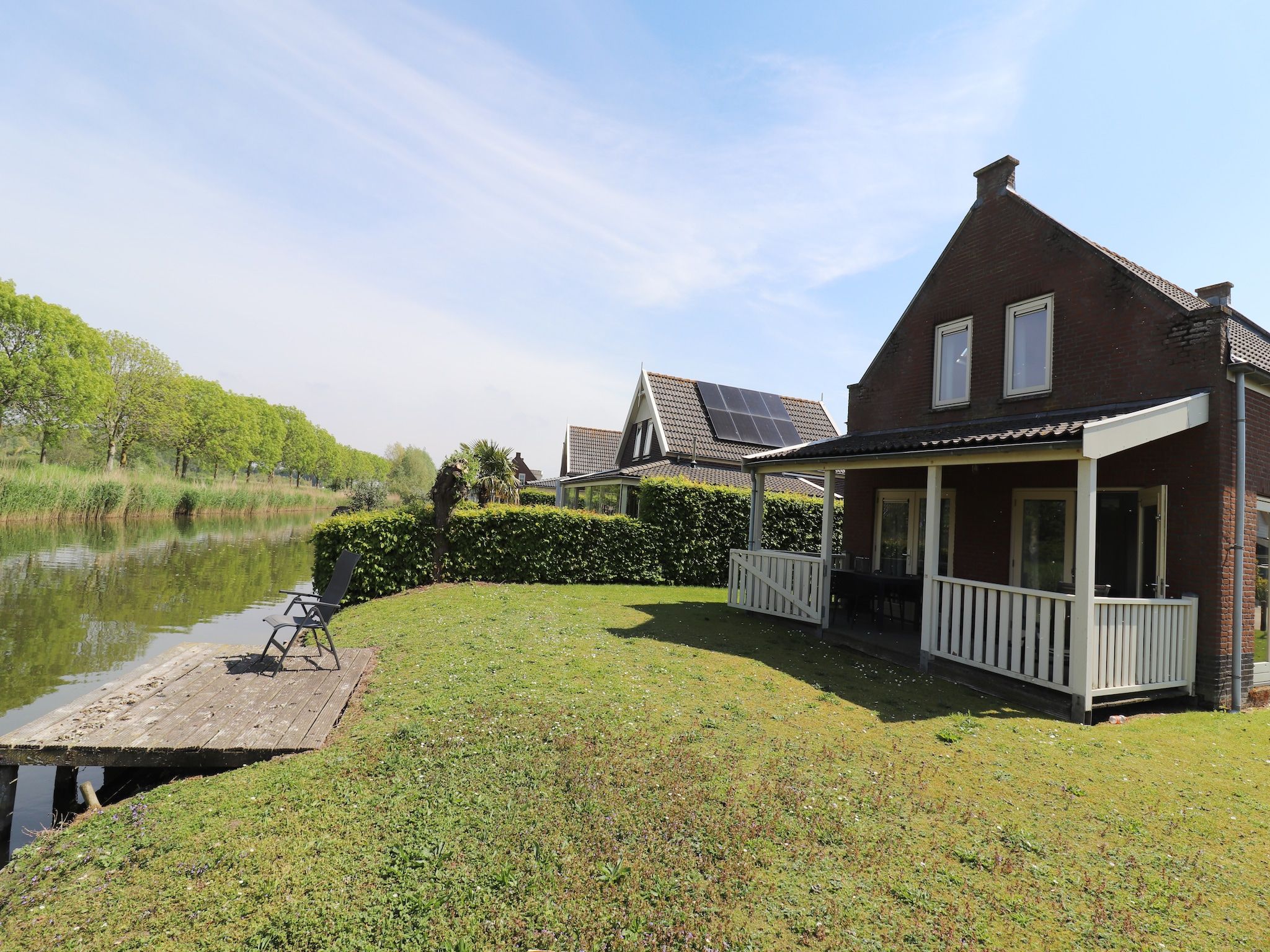 De buitenkant van Standaard 323 in Simonshaven