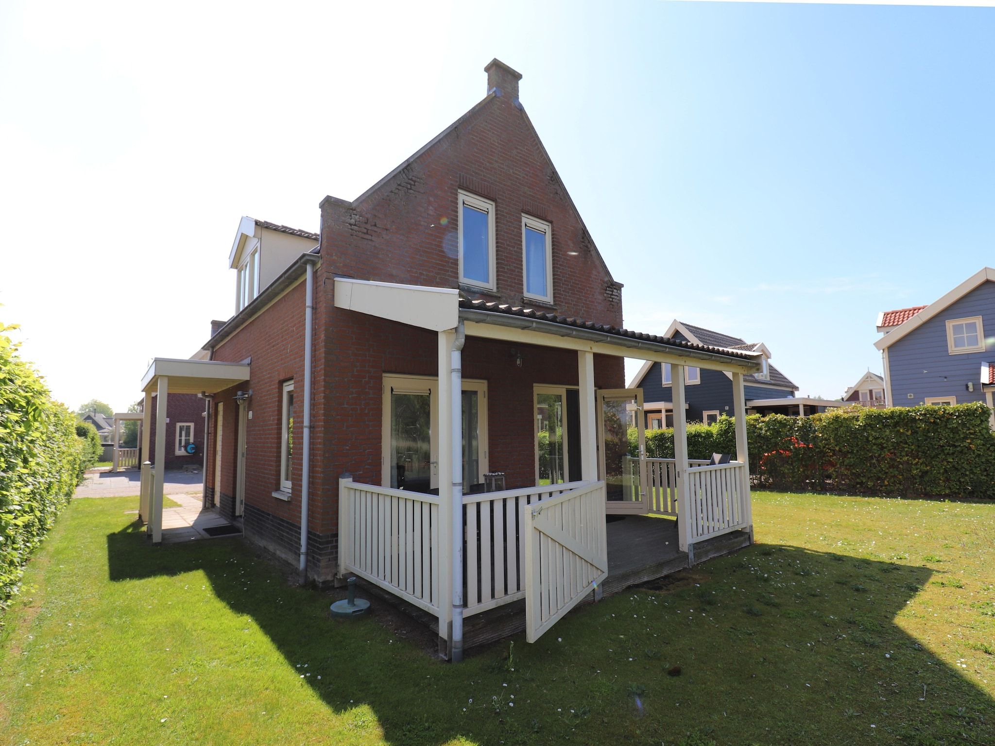 De buitenkant van Standaard 323 in Simonshaven