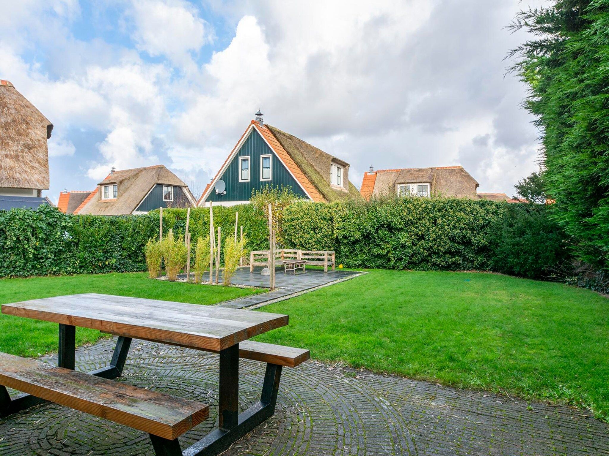 Het terras van buitenplaats 134 in Callantsoog