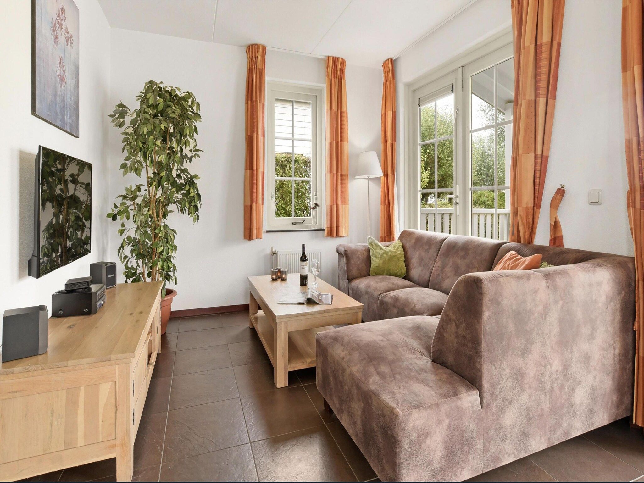 De woonkamer van Villapark Zuytland Buiten 336 in Simonshaven