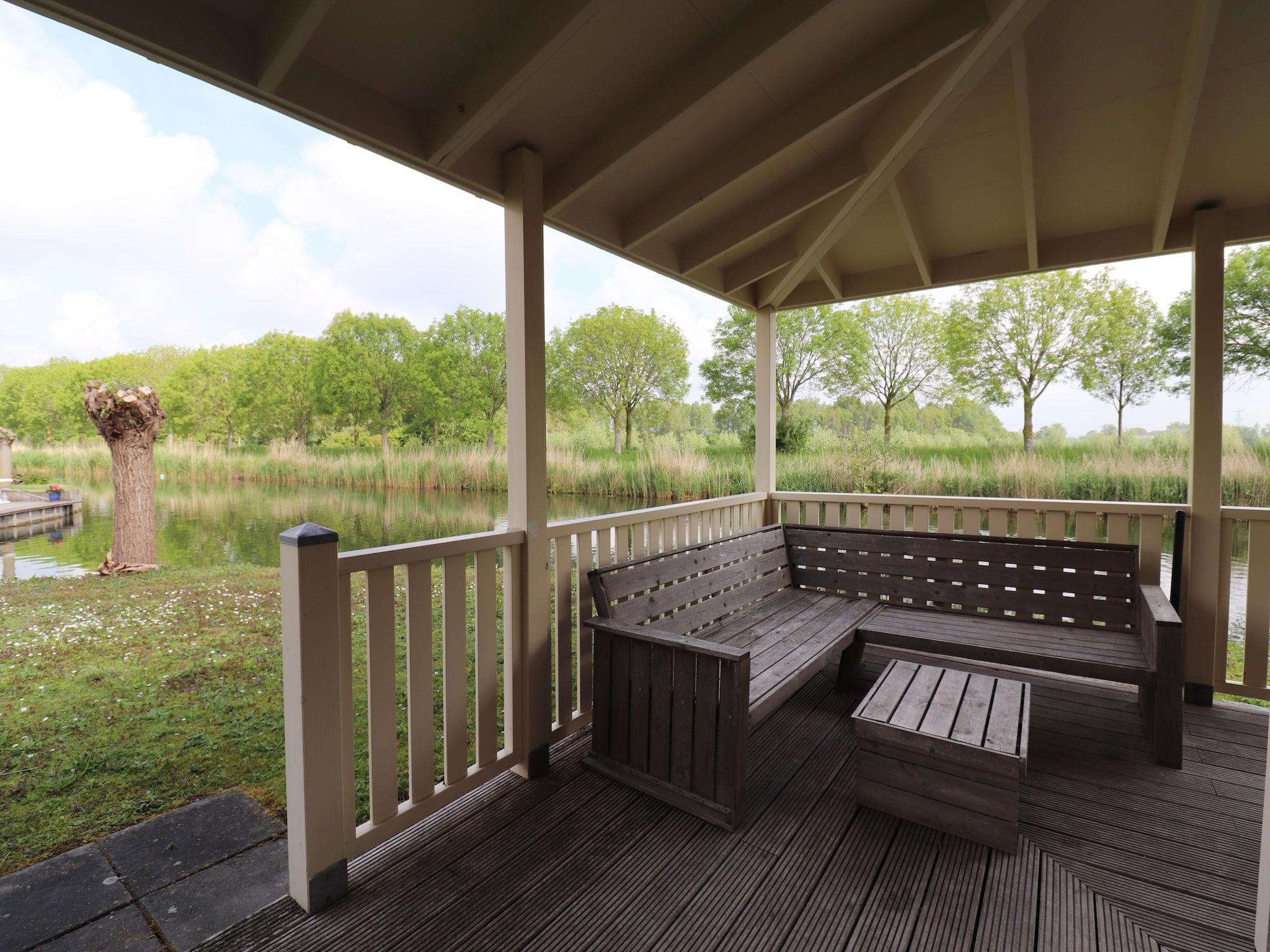 Het terras van Standaard 337 in Simonshaven