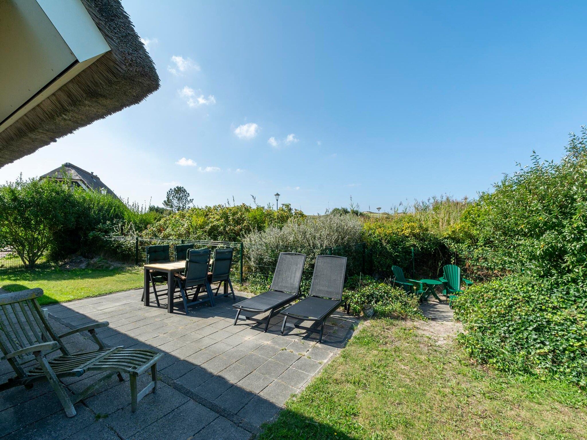 Het terras van Duynopgangh 47 in Julianadorp aan Zee