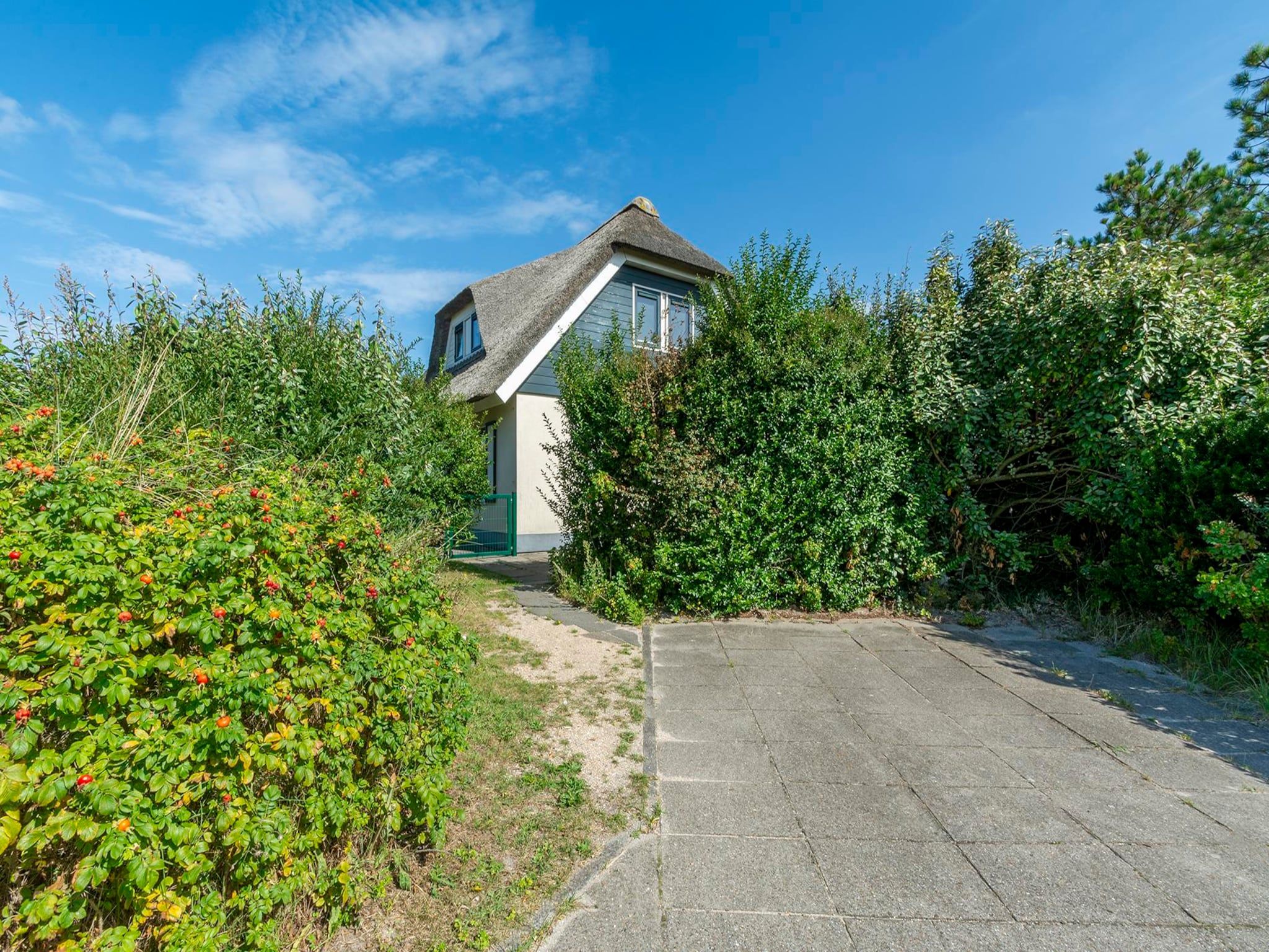 De buitenkant van Duynopgangh 47 in Julianadorp aan Zee