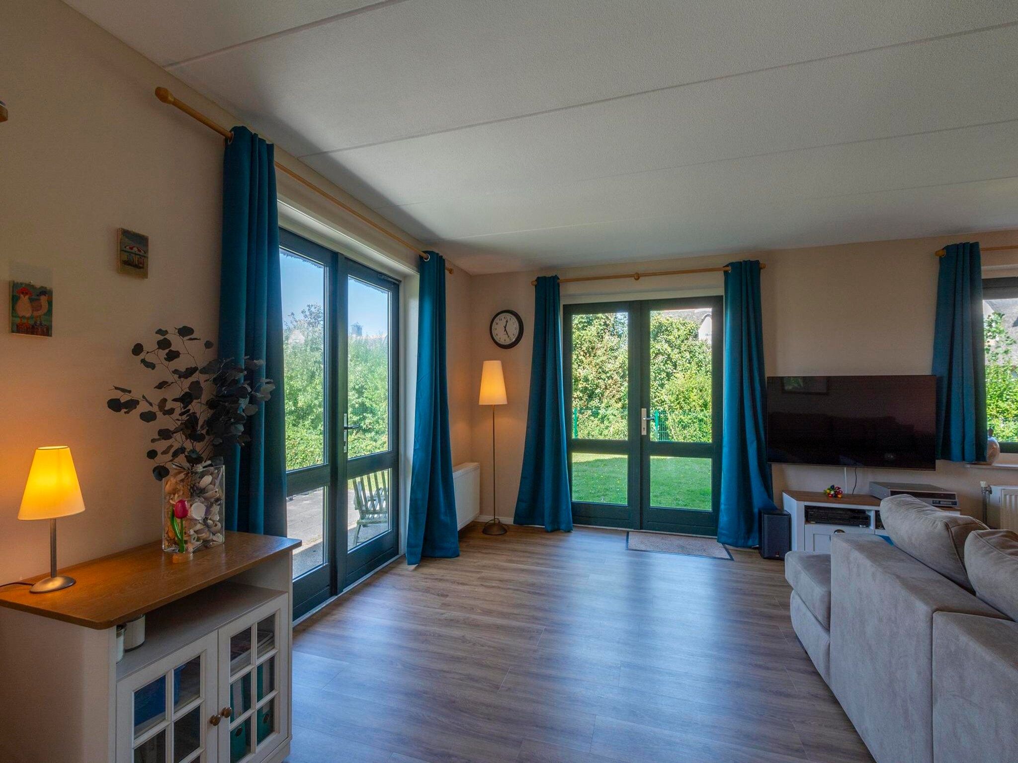 De woonkamer van Duynopgangh 47 in Julianadorp aan Zee