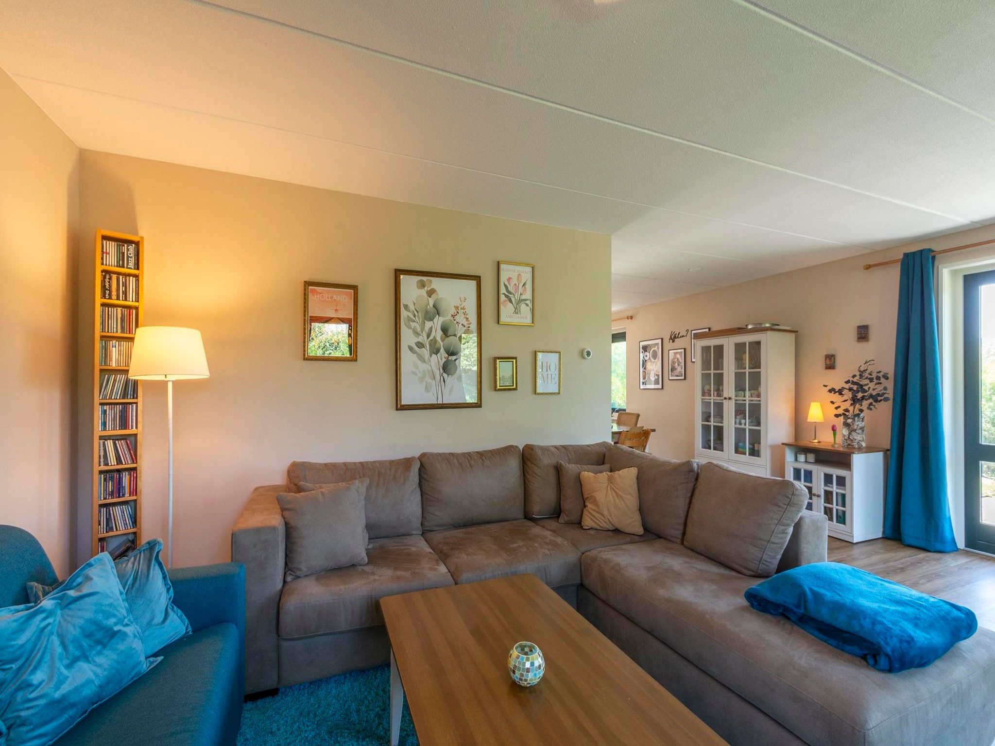 De woonkamer van Duynopgangh 47 in Julianadorp aan Zee