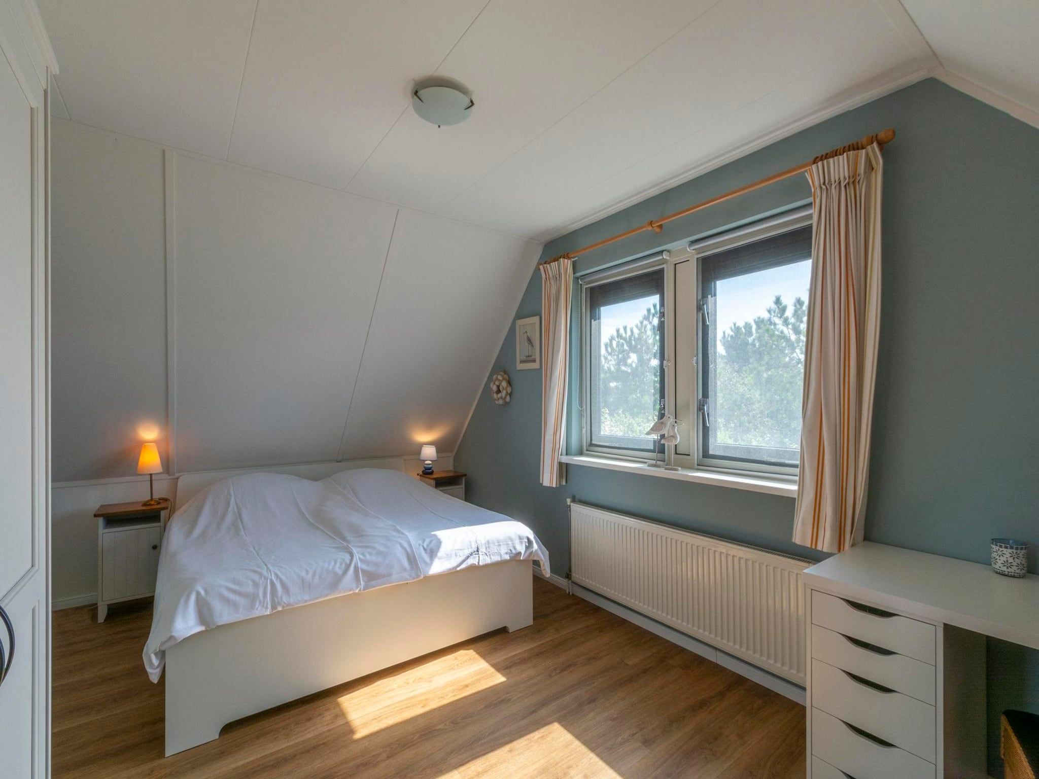 Een slaapkamer van Duynopgangh 47 in Julianadorp aan Zee