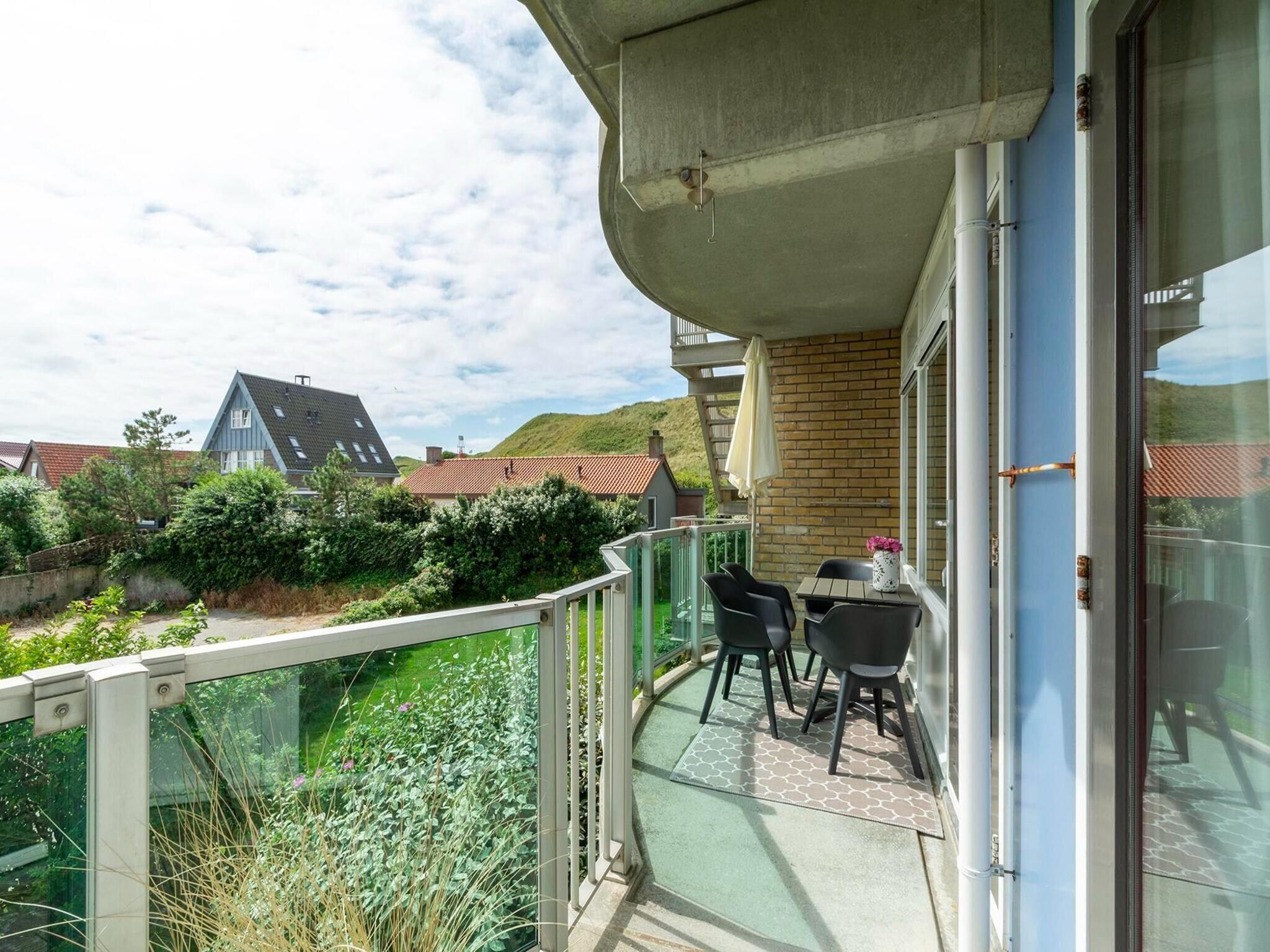 Het terras van Beach Appartement 28 in Callantsoog
