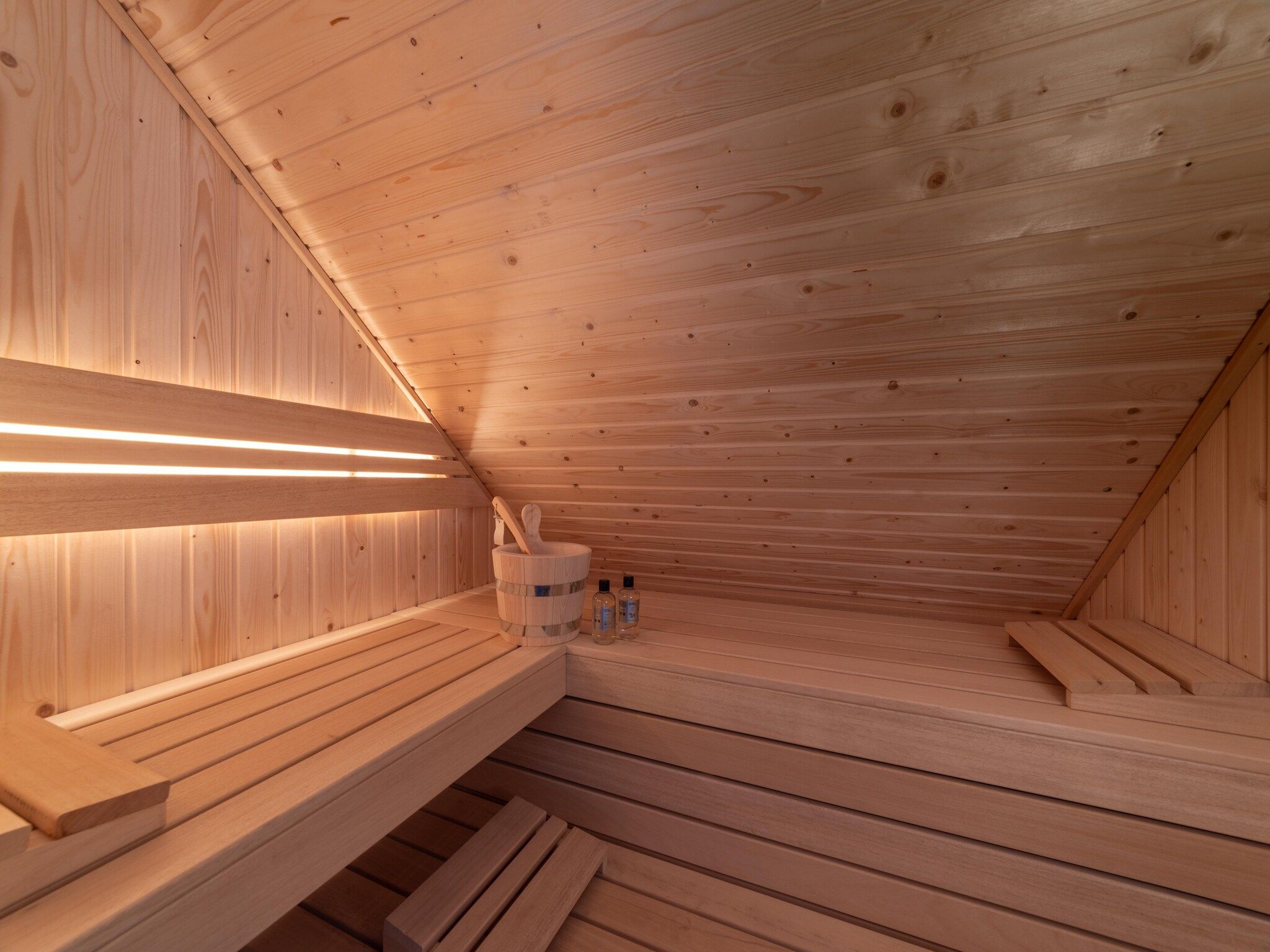 Wellness bij 12 persoons Stadvilla met Jacuzzi in Colijnsplaat