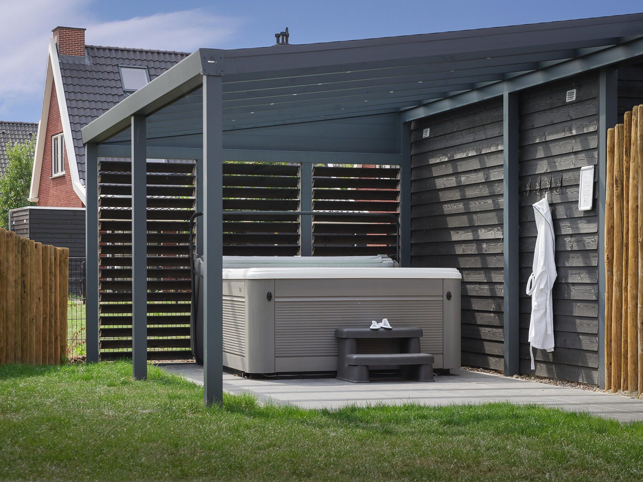 Wellness bij 12 persoons Stadvilla met Jacuzzi in Colijnsplaat