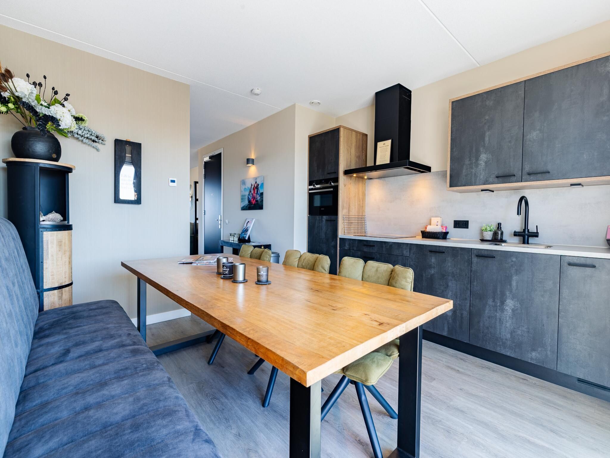De keuken van Luxe appartement Vista Maris 'Somaris' - Havenweg 8-50  Sint-Annaland in Sint-Annaland