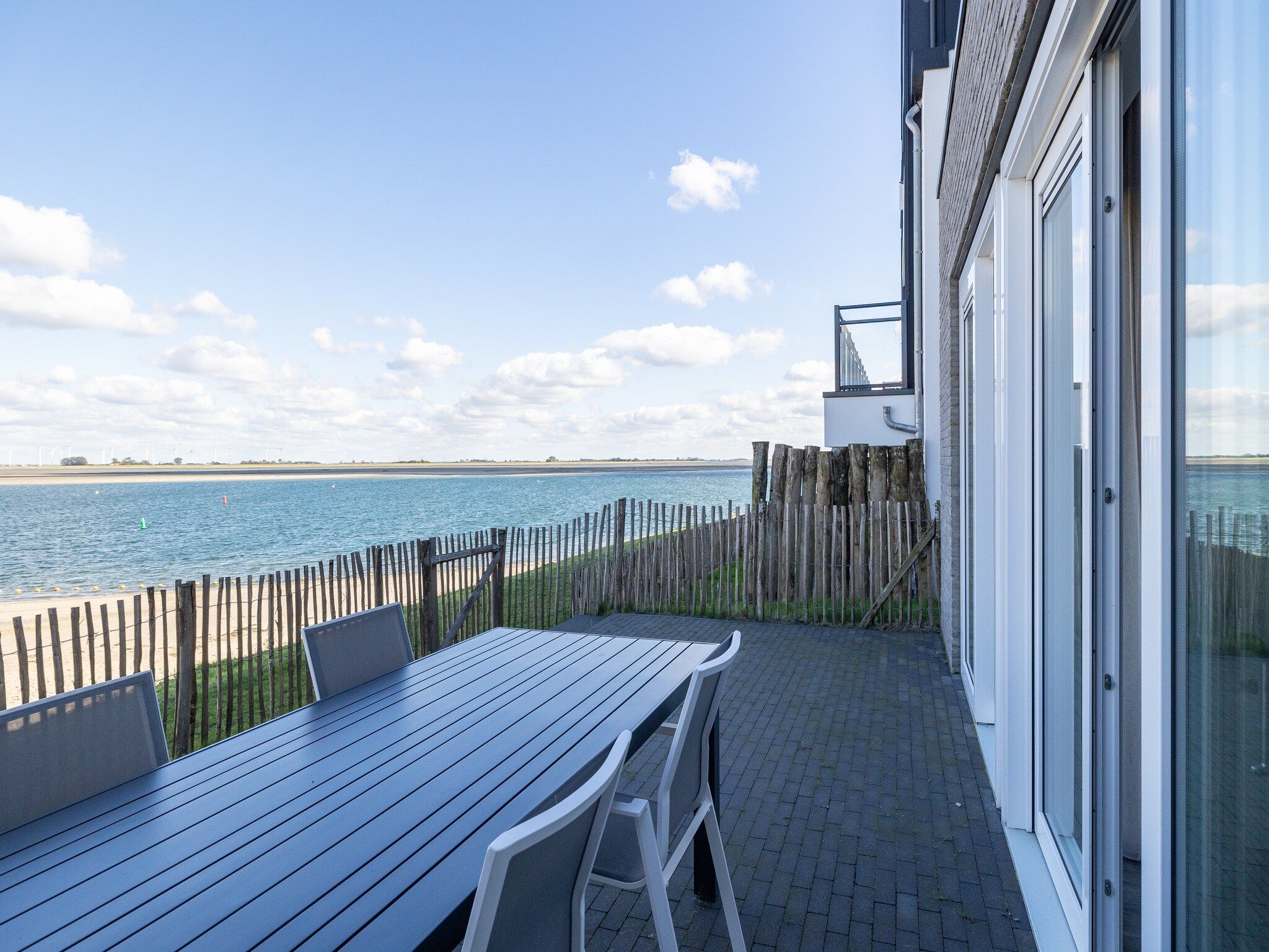 Het uitzicht vanaf Appartement Vista Maris "Charlotte's Parel" - Havenweg 8-44  Sint-Annaland in Sint-Annaland