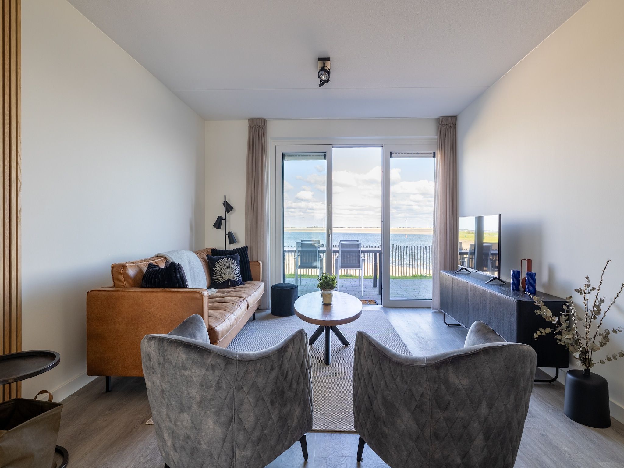 De woonkamer van Appartement Vista Maris "Charlotte's Parel" - Havenweg 8-44  Sint-Annaland in Sint-Annaland