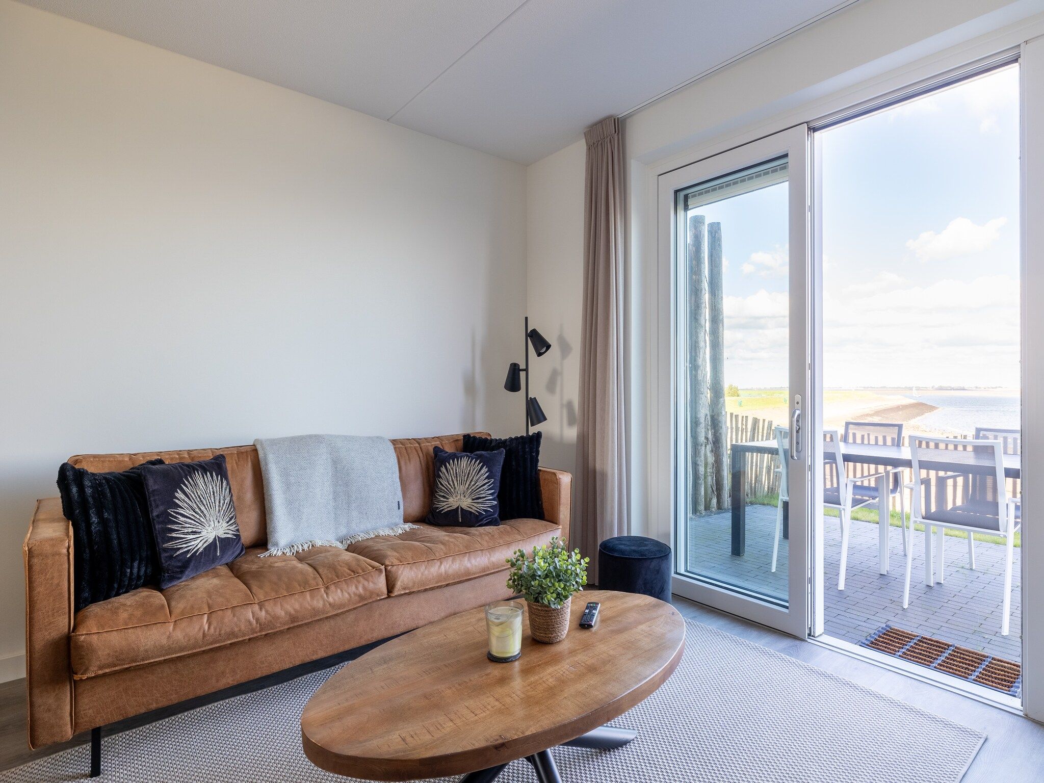 De woonkamer van Appartement Vista Maris "Charlotte's Parel" - Havenweg 8-44  Sint-Annaland in Sint-Annaland