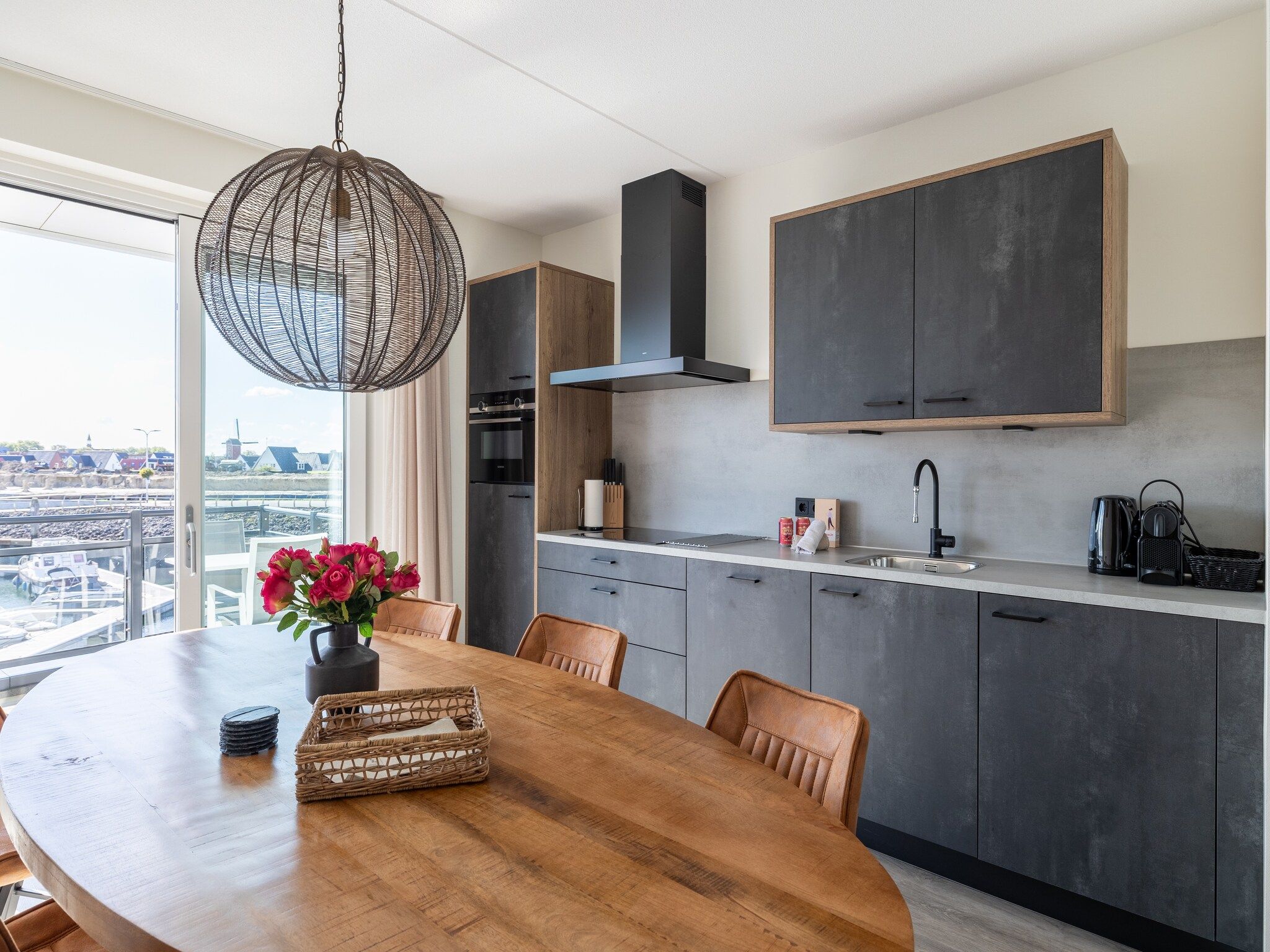 De keuken van Appartement Vista Maris "Charlotte's Parel" - Havenweg 8-44  Sint-Annaland in Sint-Annaland
