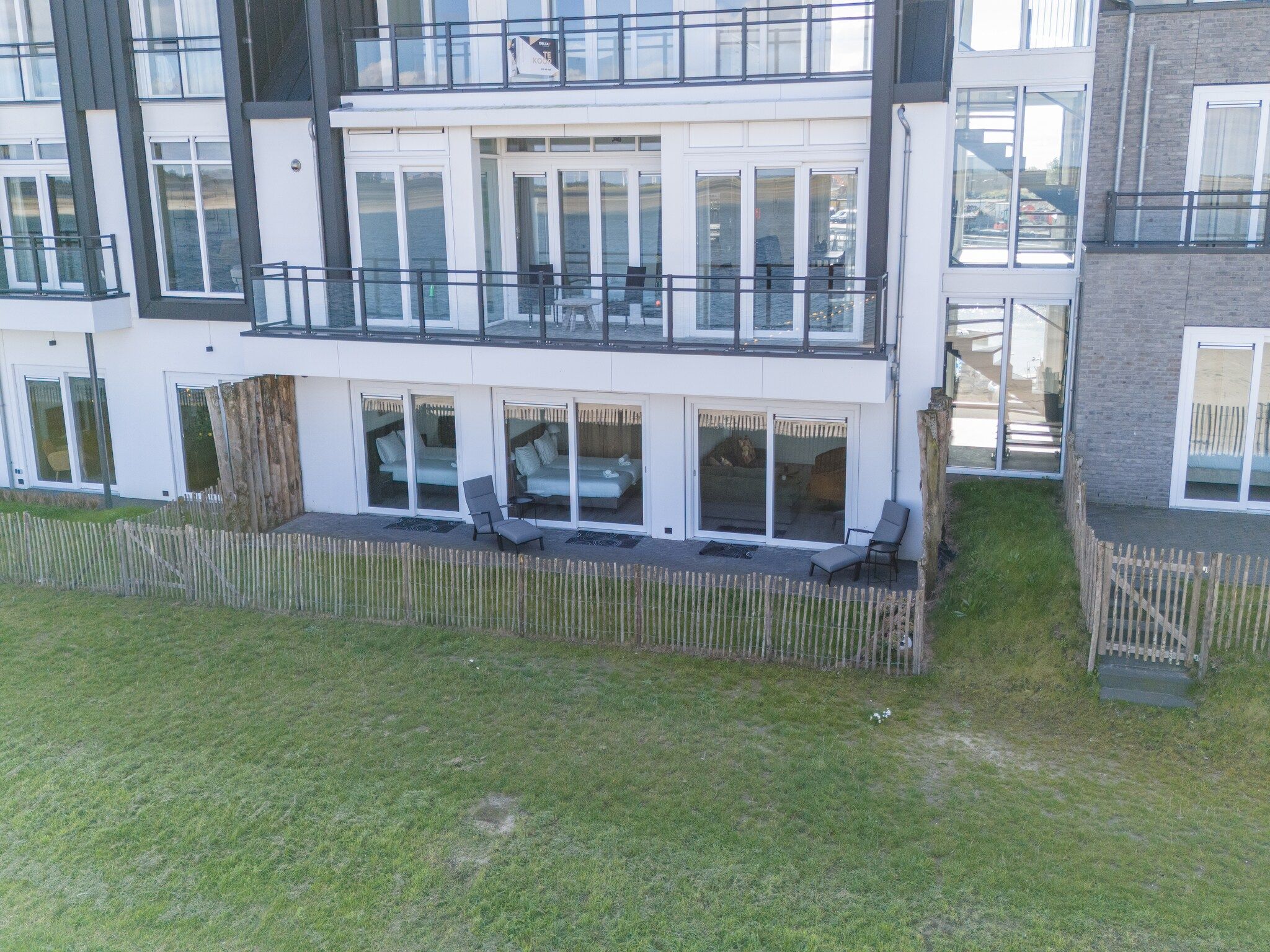 Het terras van Luxe appartement Vista Maris - Havenweg 8-34  Sint-Annaland Oosterschelde in Sint-Annaland