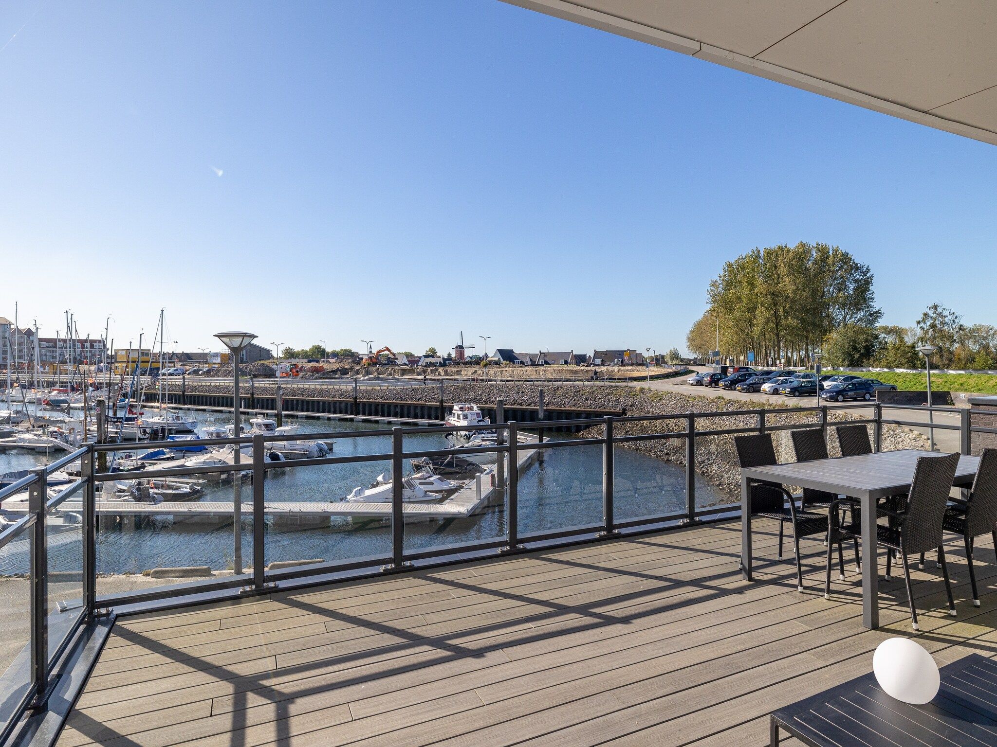 Het terras van Luxe appartement Vista Maris - Havenweg 8-34  Sint-Annaland Oosterschelde in Sint-Annaland