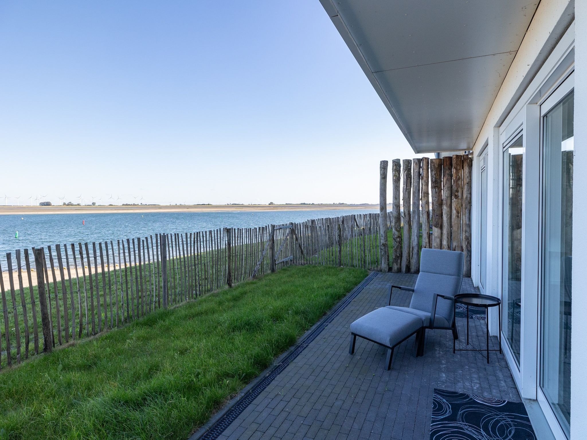De tuin van Luxe appartement Vista Maris - Havenweg 8-34  Sint-Annaland Oosterschelde in Sint-Annaland