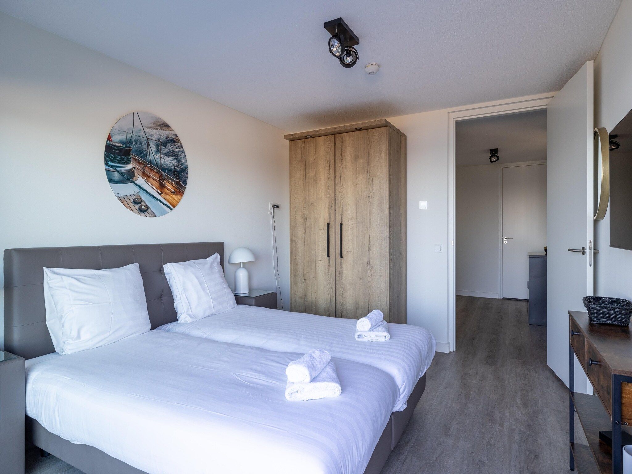 Een slaapkamer van Luxe appartement Vista Maris - Havenweg 8-34  Sint-Annaland Oosterschelde in Sint-Annaland