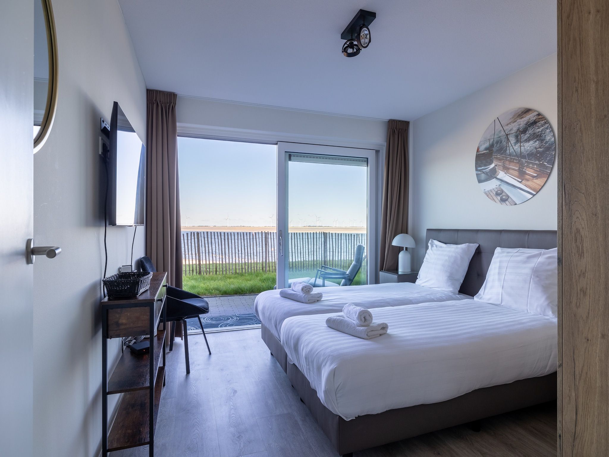 Een slaapkamer van Luxe appartement Vista Maris - Havenweg 8-34  Sint-Annaland Oosterschelde in Sint-Annaland