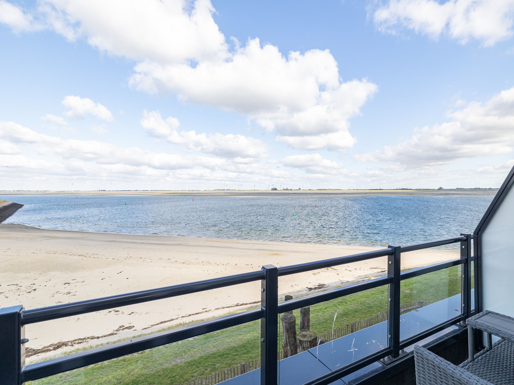 Het uitzicht vanaf Appartement Vista Maris - Havenweg 8-52  Sint-Annaland Oosterschelde in Sint-Annaland
