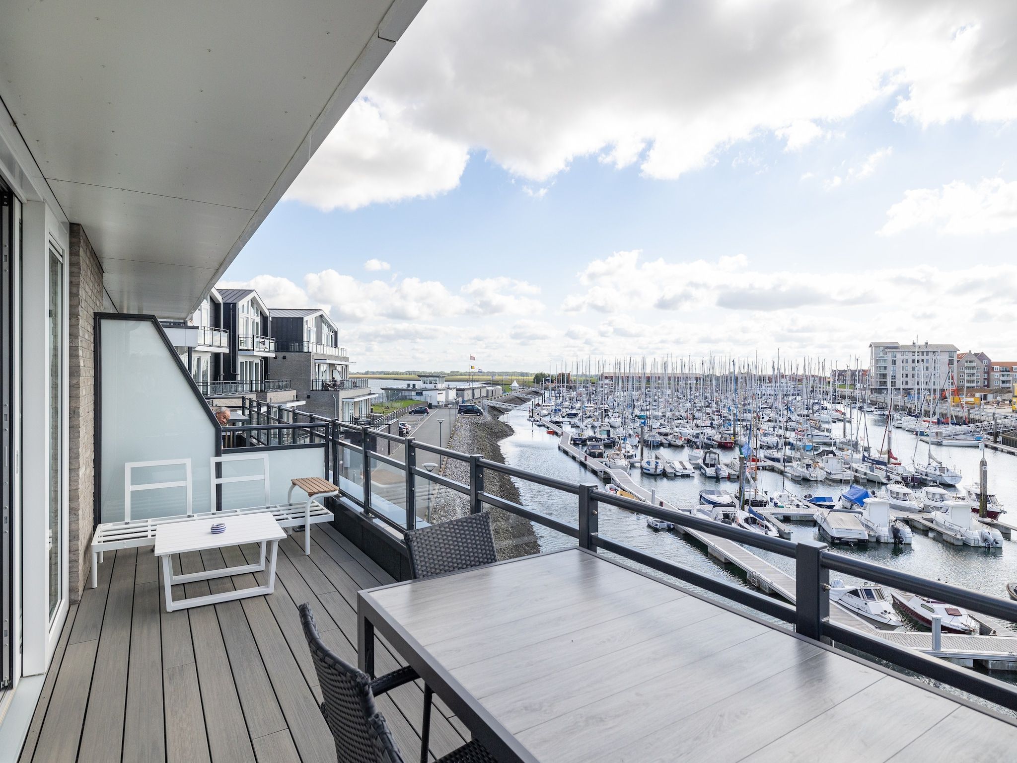 Het terras van Appartement Vista Maris - Havenweg 8-52  Sint-Annaland Oosterschelde in Sint-Annaland