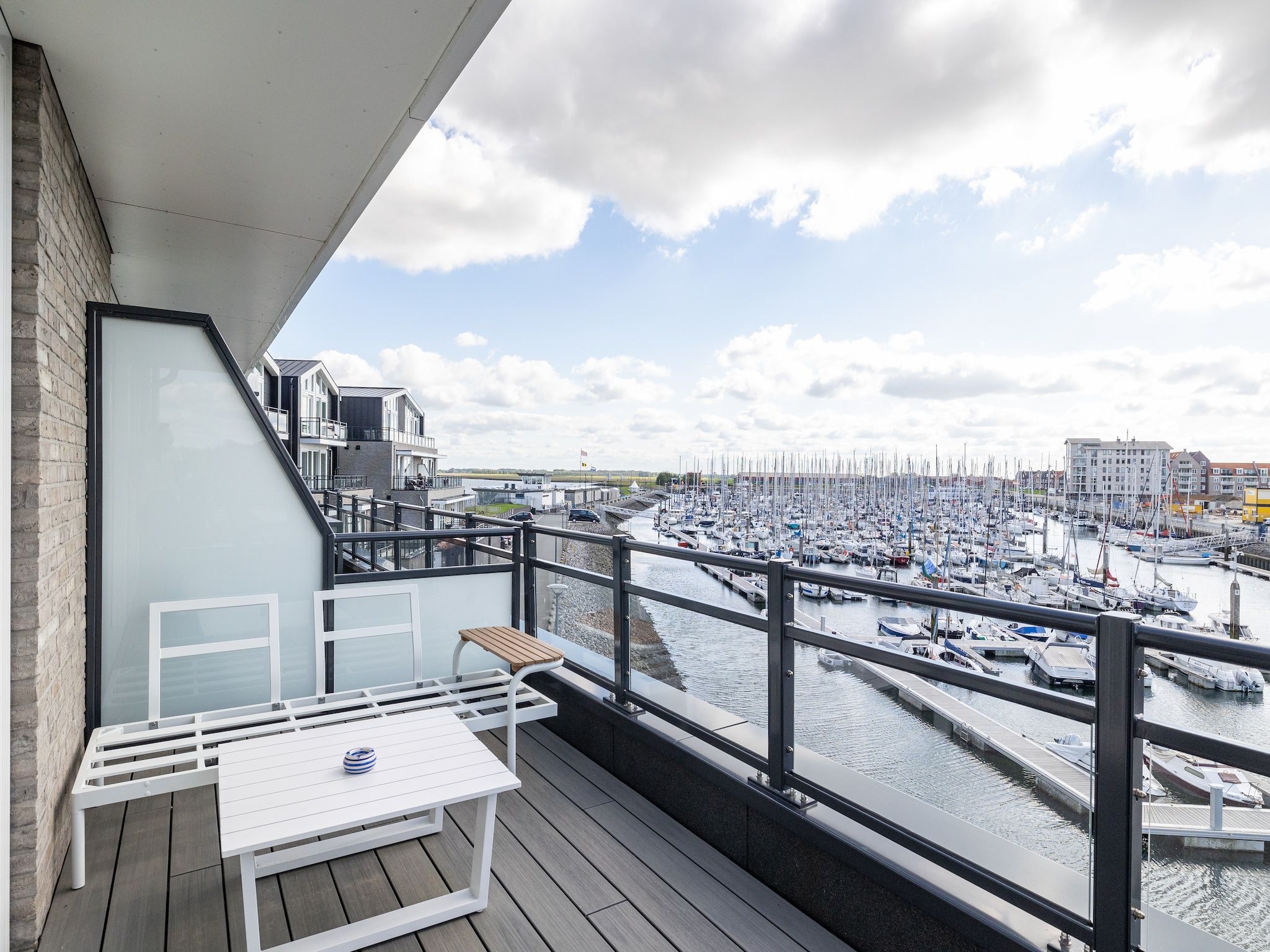 Het terras van Appartement Vista Maris - Havenweg 8-52  Sint-Annaland Oosterschelde in Sint-Annaland