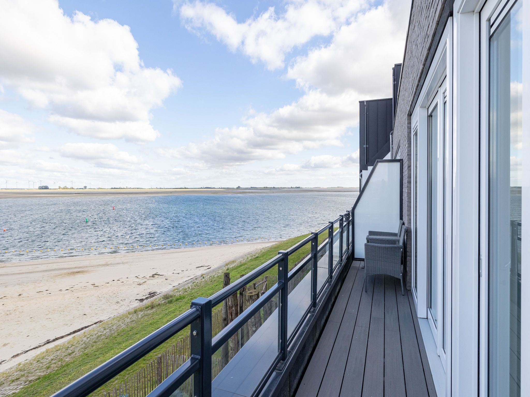Het terras van Appartement Vista Maris - Havenweg 8-52  Sint-Annaland Oosterschelde in Sint-Annaland
