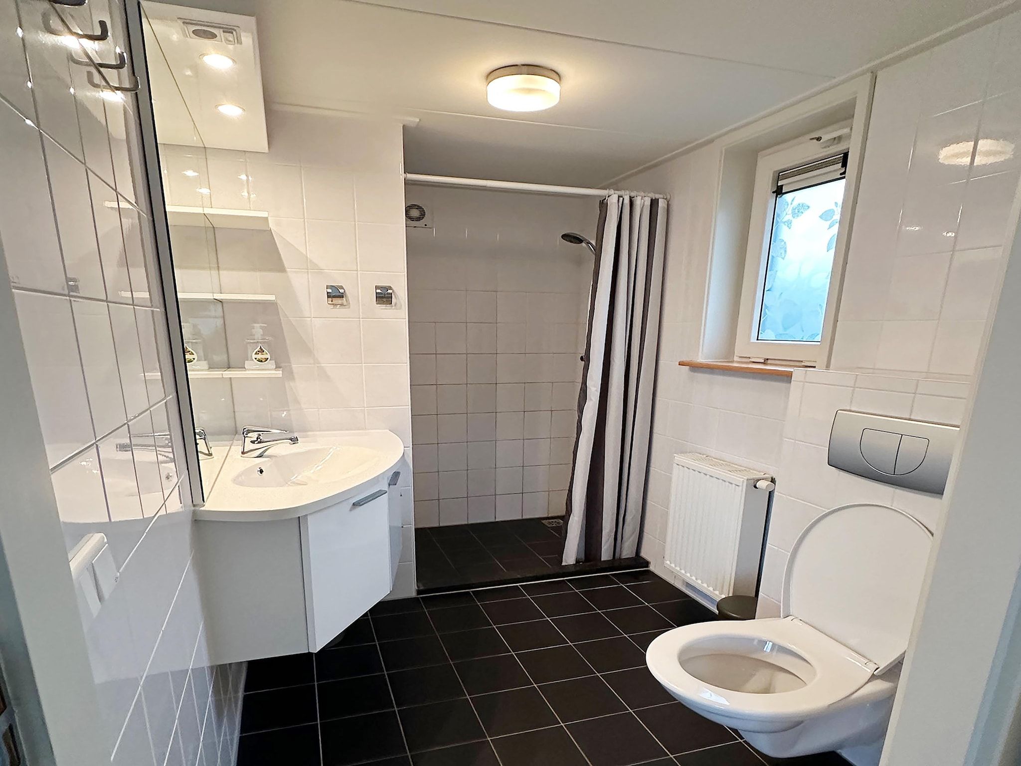 De badkamer van VT 145 in Tzummarum