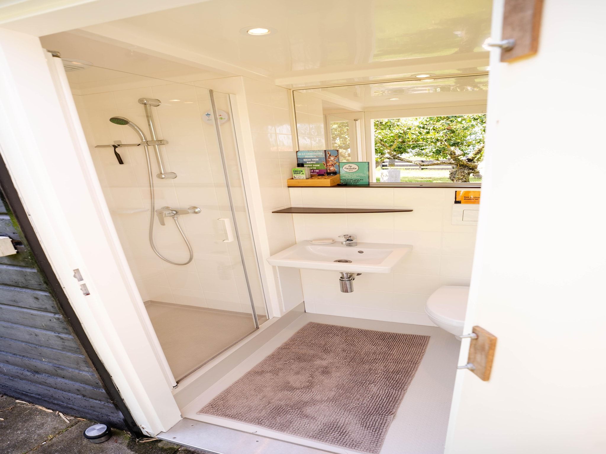 De badkamer van De Veldwachter in 't Zand