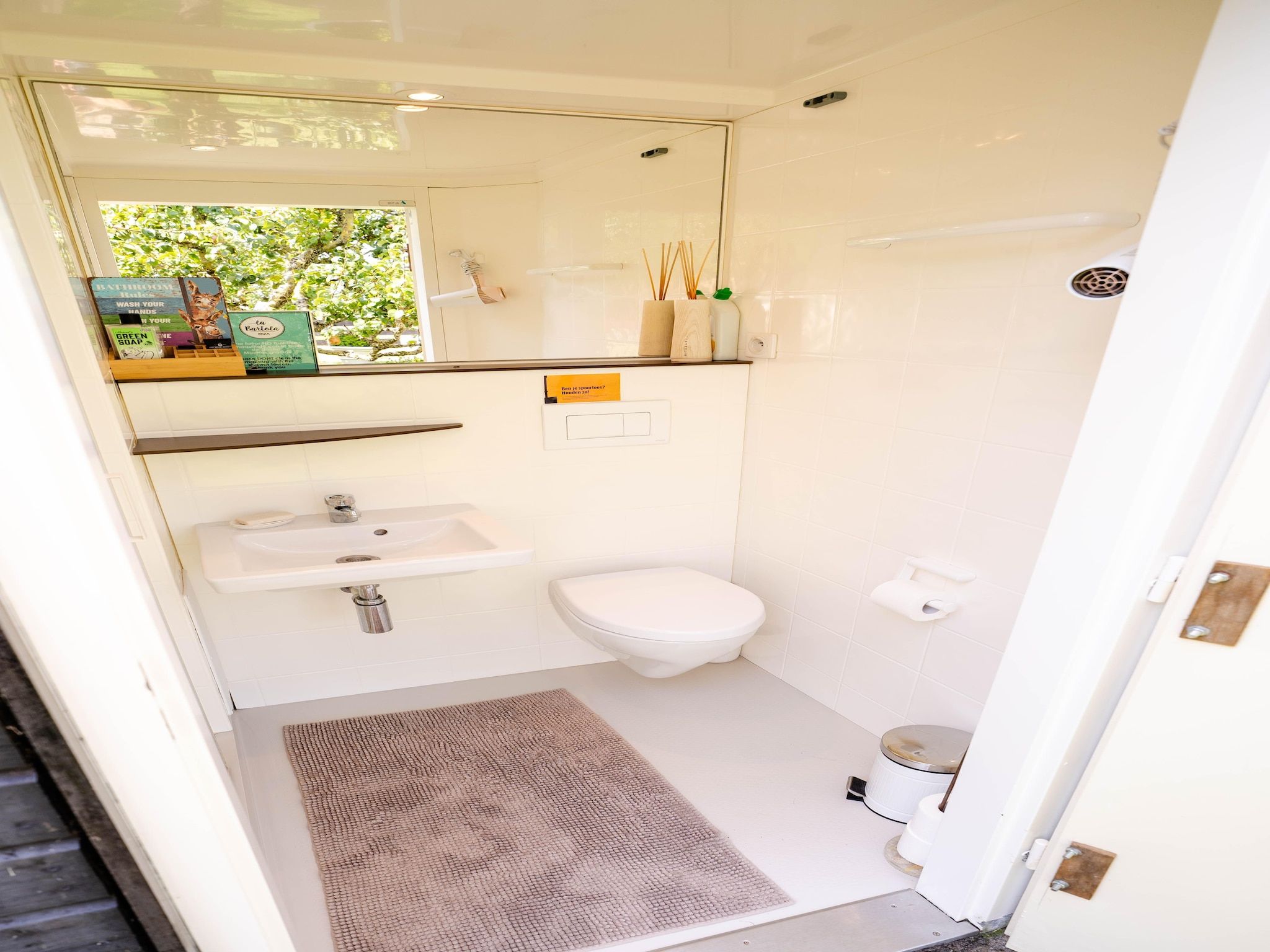 De badkamer van De Veldwachter in 't Zand
