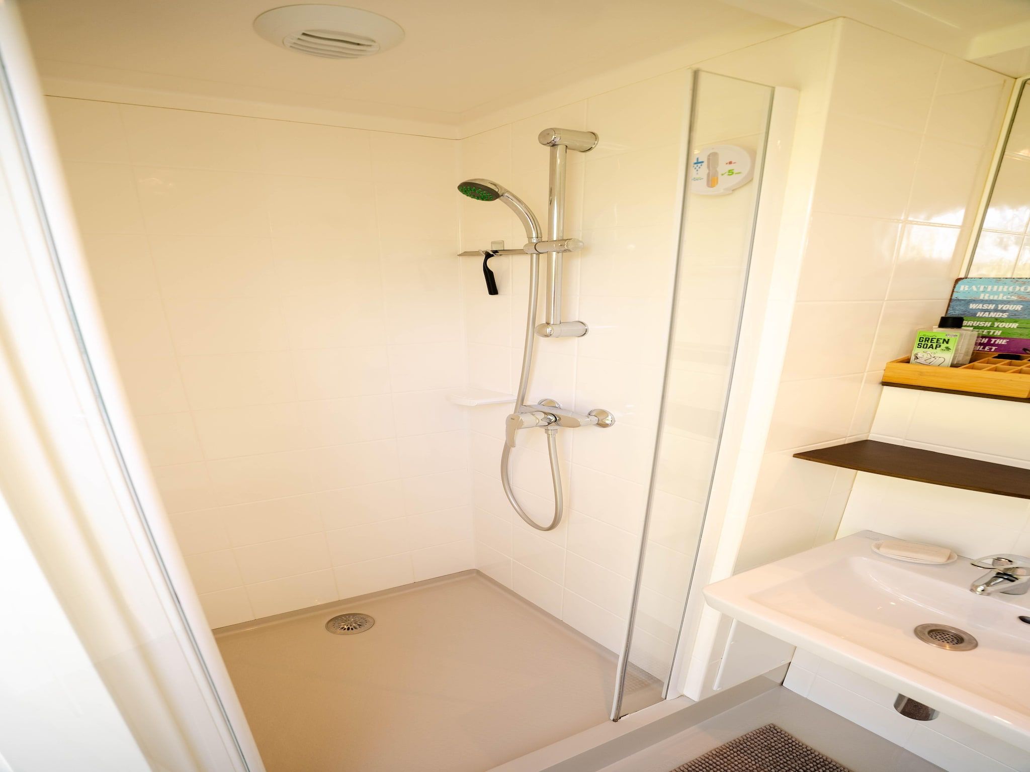 De badkamer van De Veldwachter in 't Zand