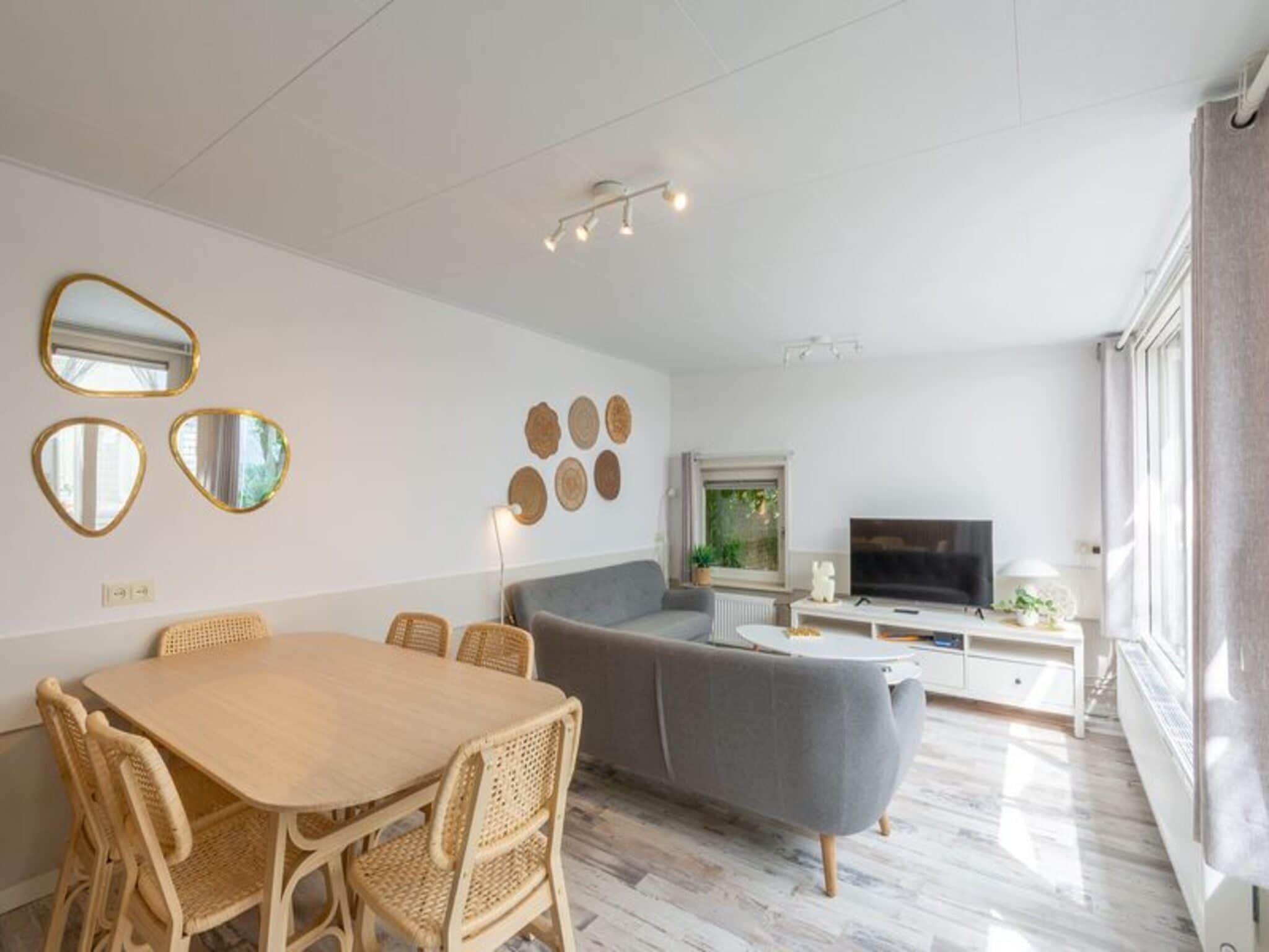 De eetkamer van Duinland 188 in Sint Maartenszee