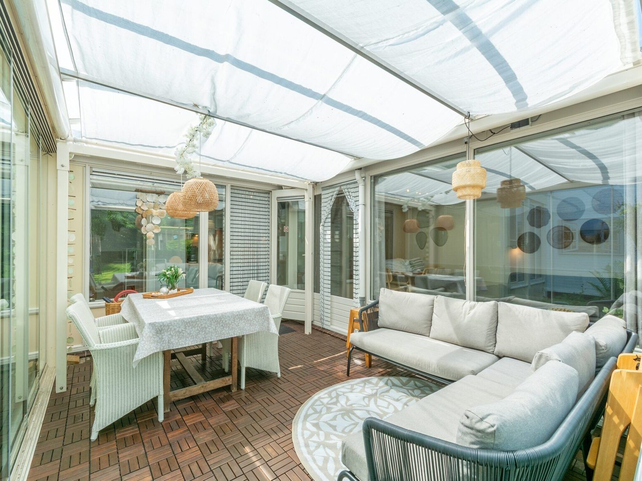 Het terras van Duinland 188 in Sint Maartenszee