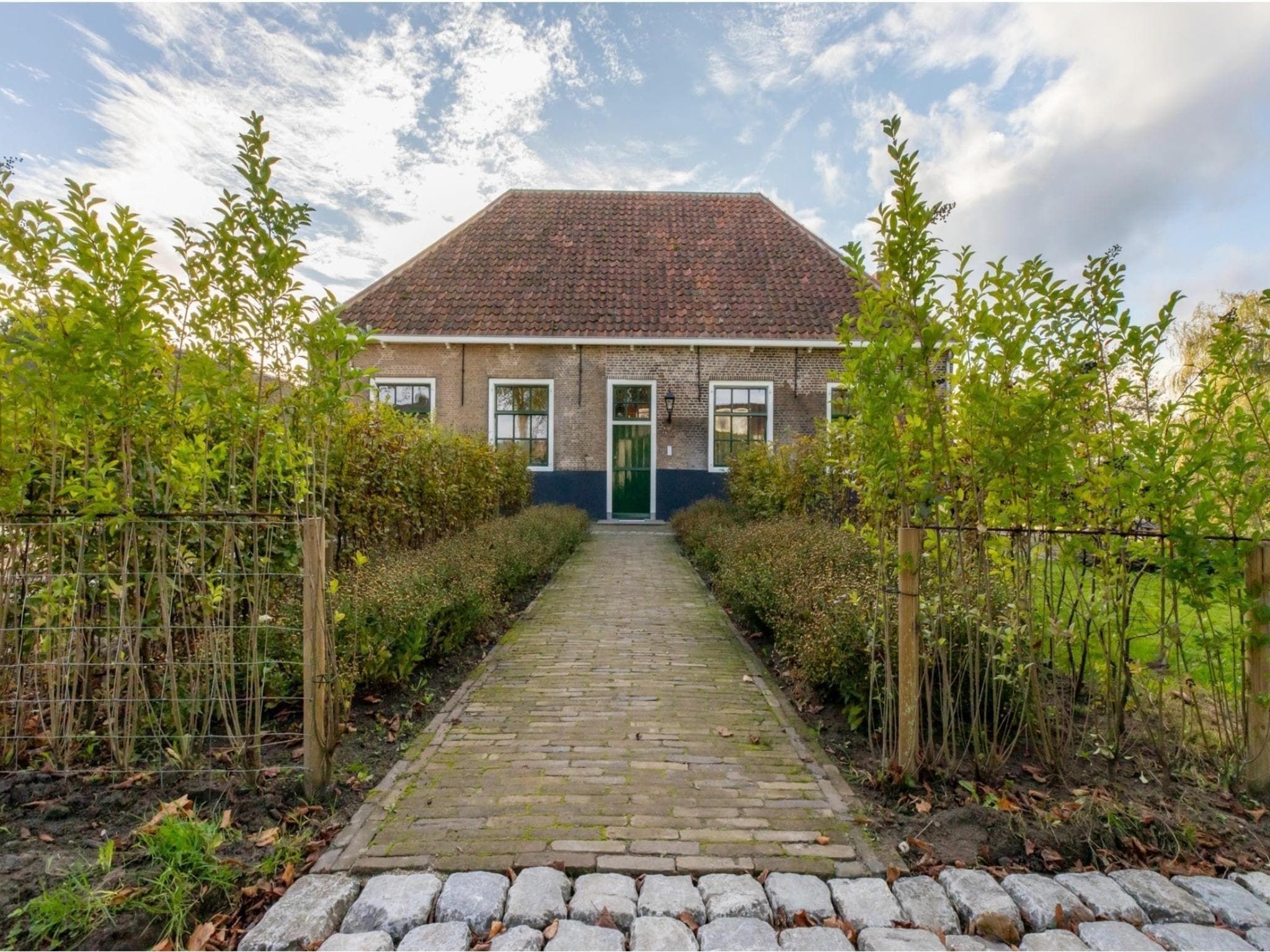 De buitenkant van Vakantiehuis 'Boerderij Molenhof' - Stationsweg 5  Heinkenszand in Heinkenszand