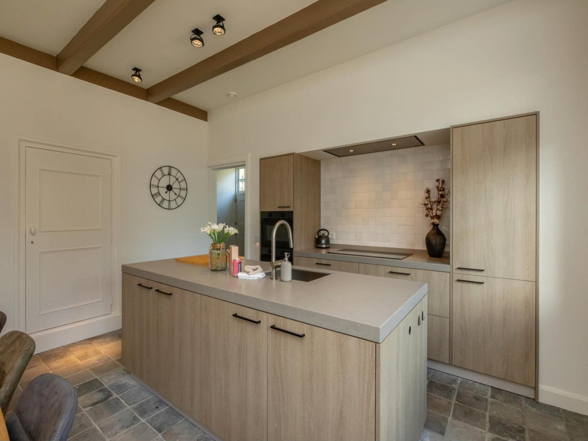 De keuken van Vakantiehuis 'Boerderij Molenhof' - Stationsweg 5  Heinkenszand in Heinkenszand