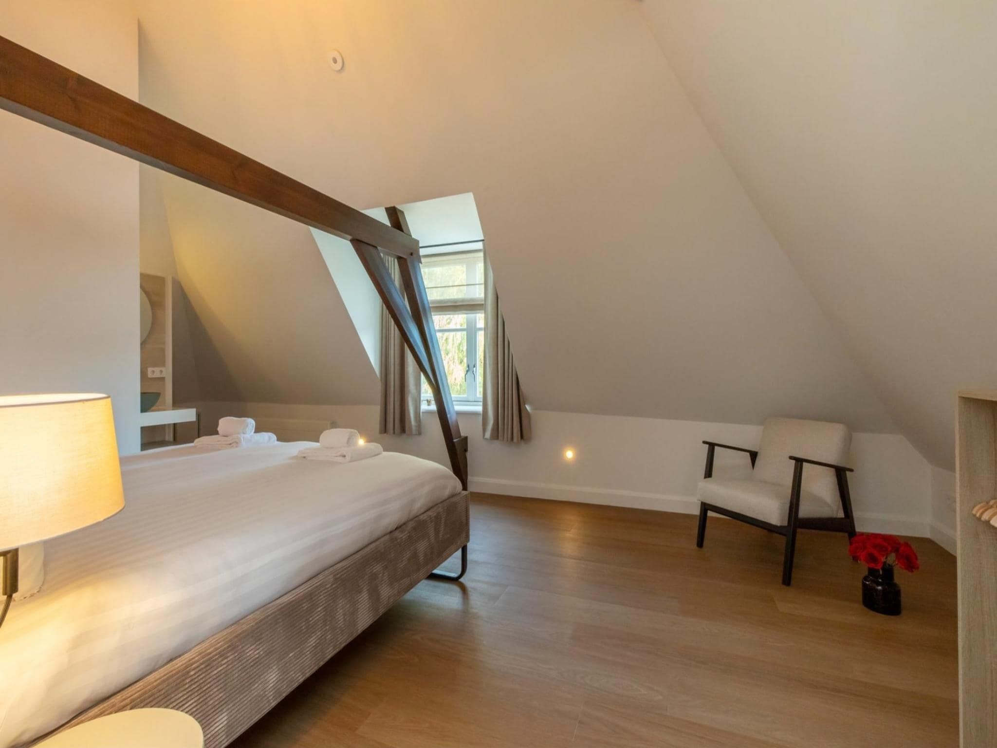 Een slaapkamer van Vakantiehuis 'Boerderij Molenhof' - Stationsweg 5  Heinkenszand in Heinkenszand