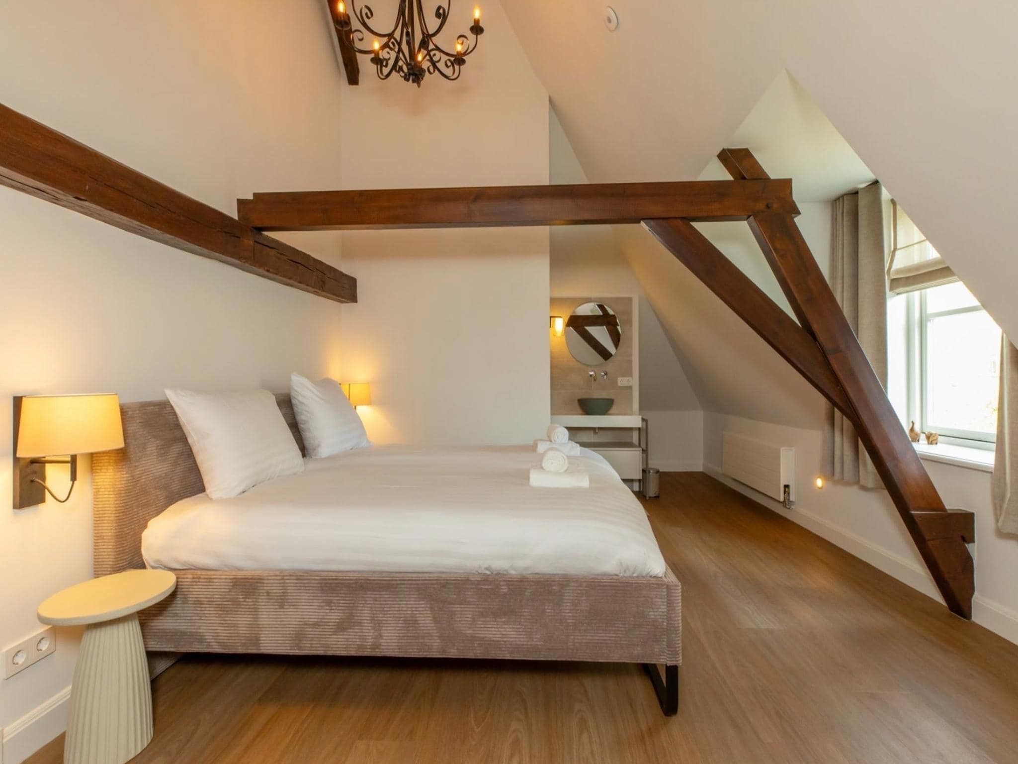 Een slaapkamer van Vakantiehuis 'Boerderij Molenhof' - Stationsweg 5  Heinkenszand in Heinkenszand