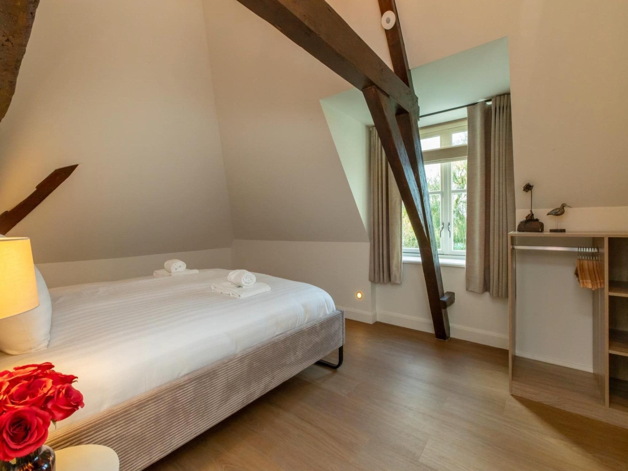 Een slaapkamer van Vakantiehuis 'Boerderij Molenhof' - Stationsweg 5  Heinkenszand in Heinkenszand