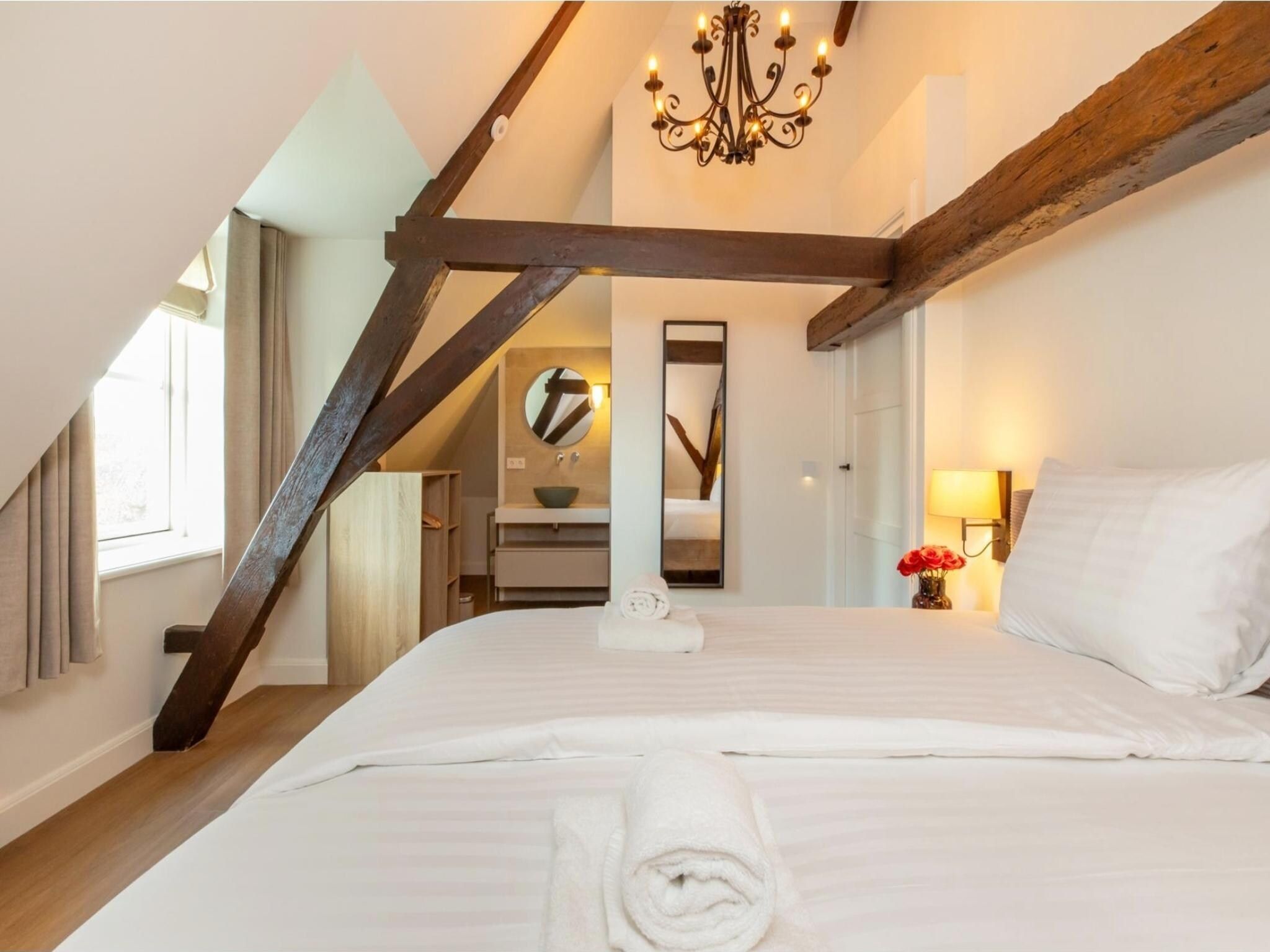Een slaapkamer van Vakantiehuis 'Boerderij Molenhof' - Stationsweg 5  Heinkenszand in Heinkenszand