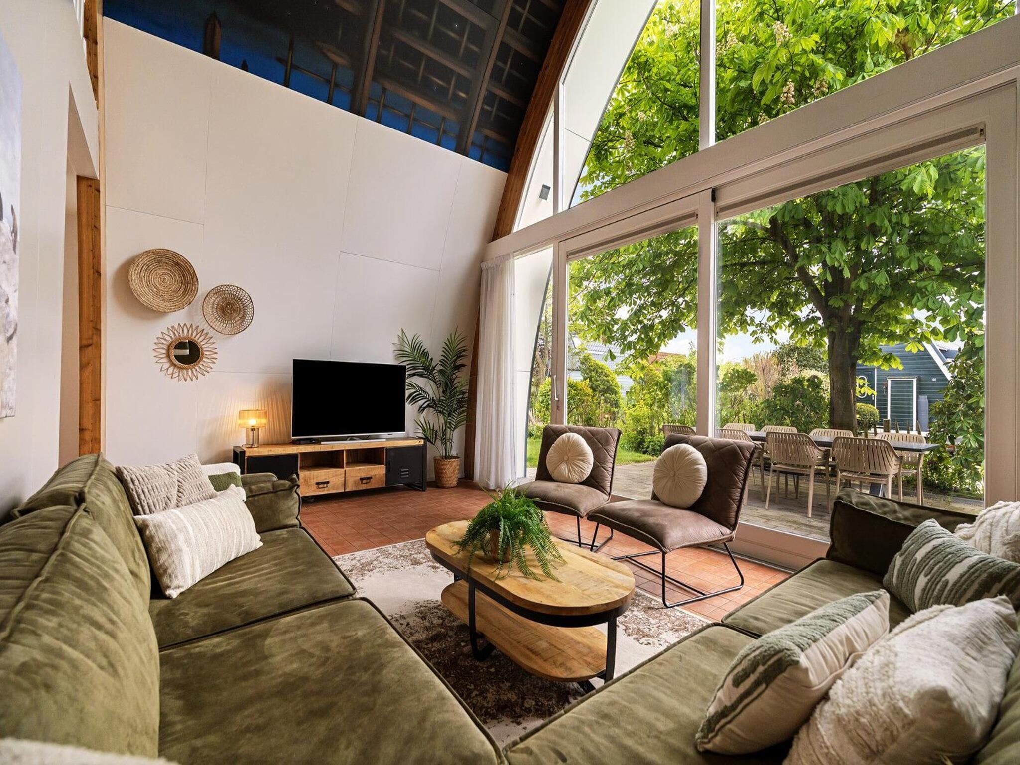 De woonkamer van Lazy Daisy in Groote Keeten