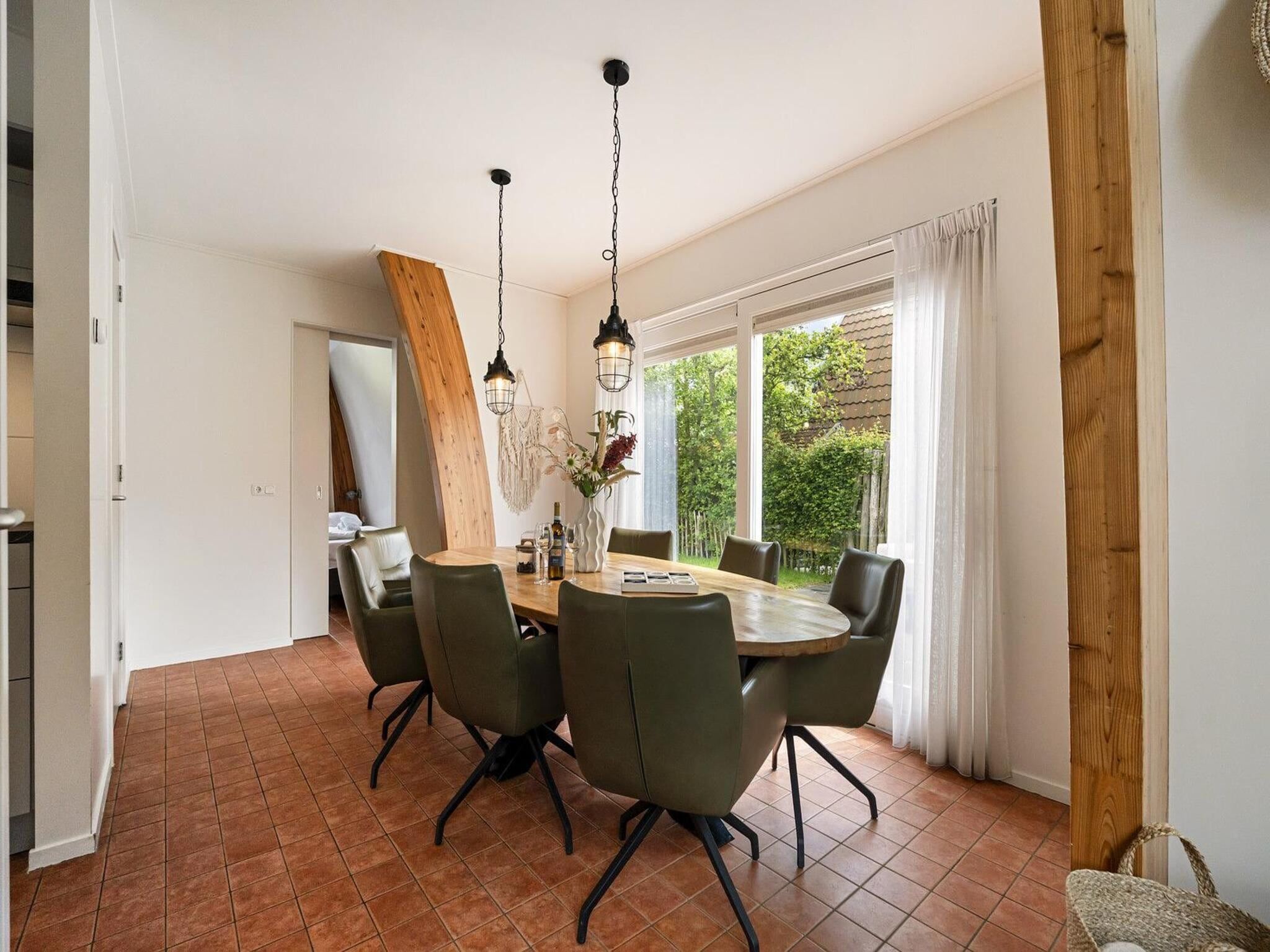De eetkamer van Lazy Daisy in Groote Keeten