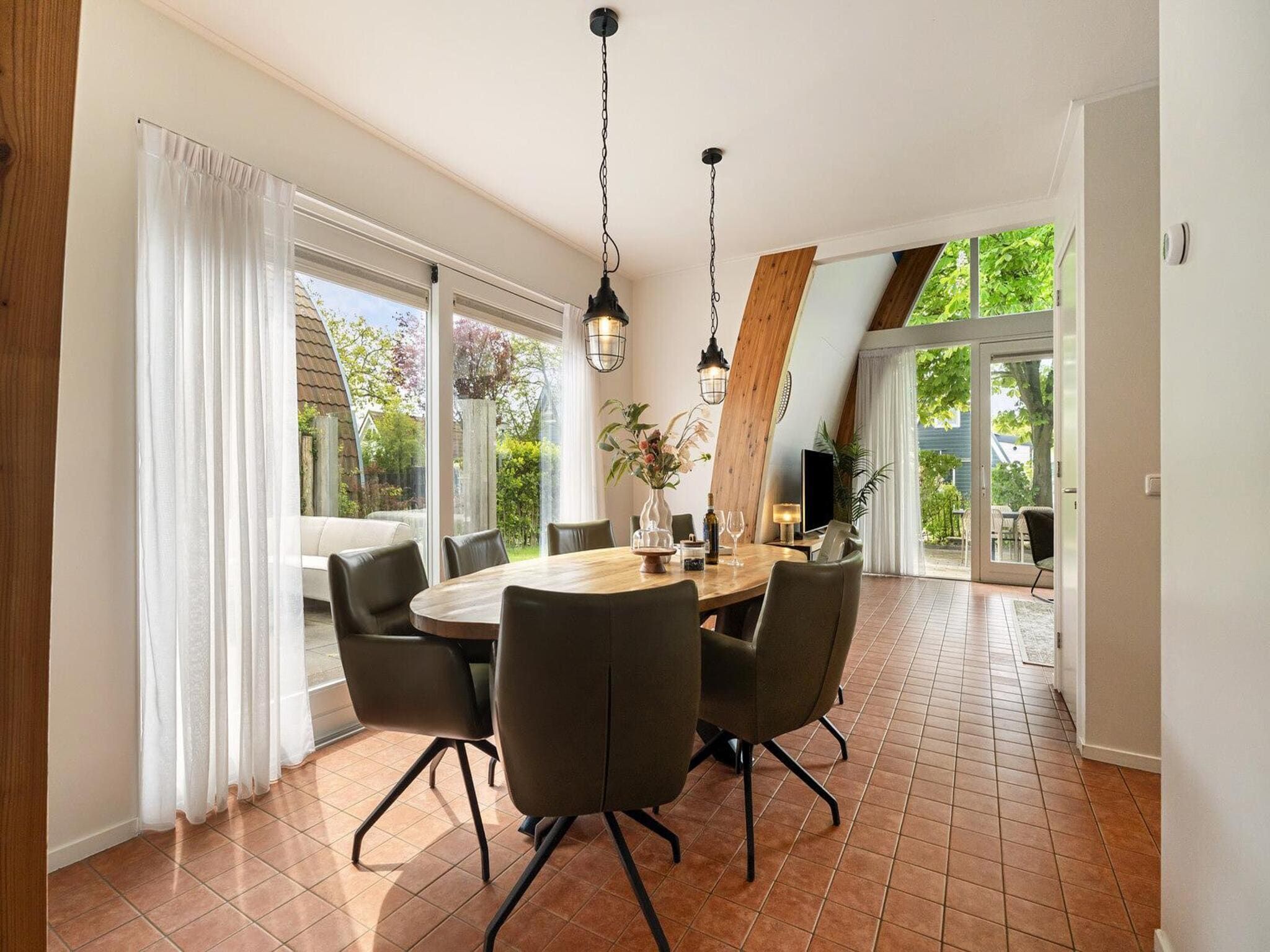 De eetkamer van Lazy Daisy in Groote Keeten