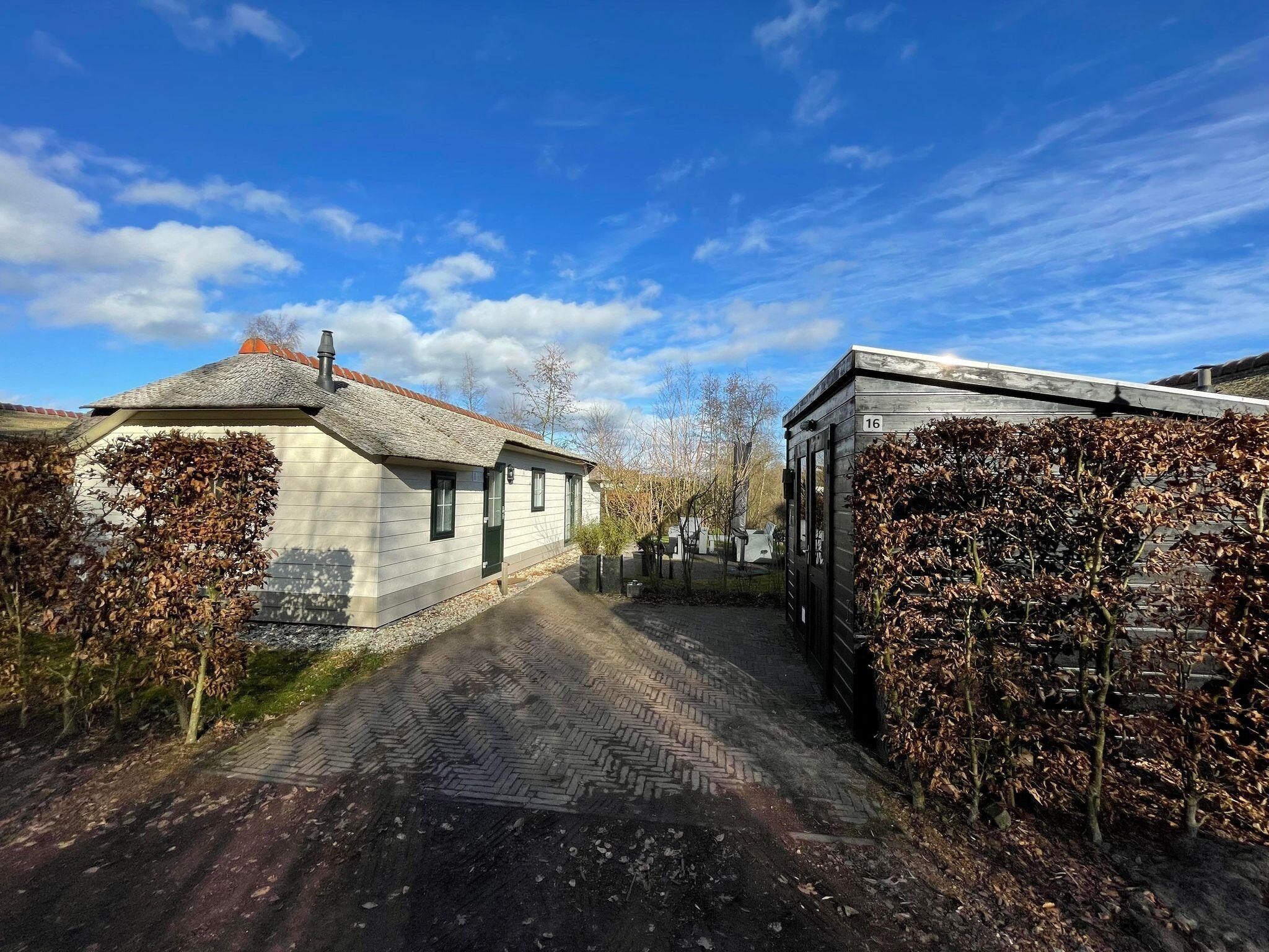 De buitenkant van Boerderijchalet in Sint Nicolaasga