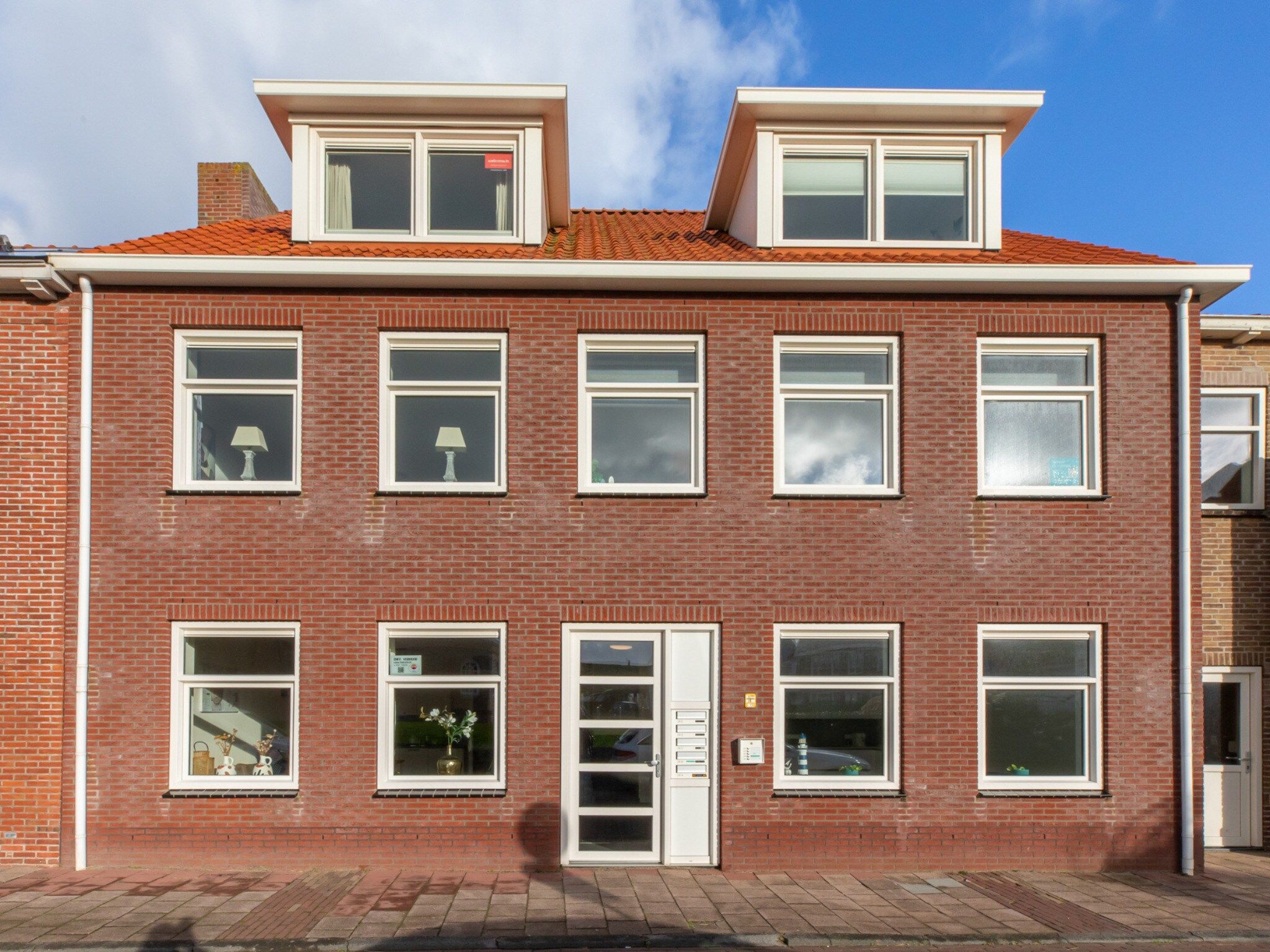 De buitenkant van Vakantiewoning 't Zoete Licht Residenz - Willibrordusplein 28 C  Zoutelande in Zoutelande