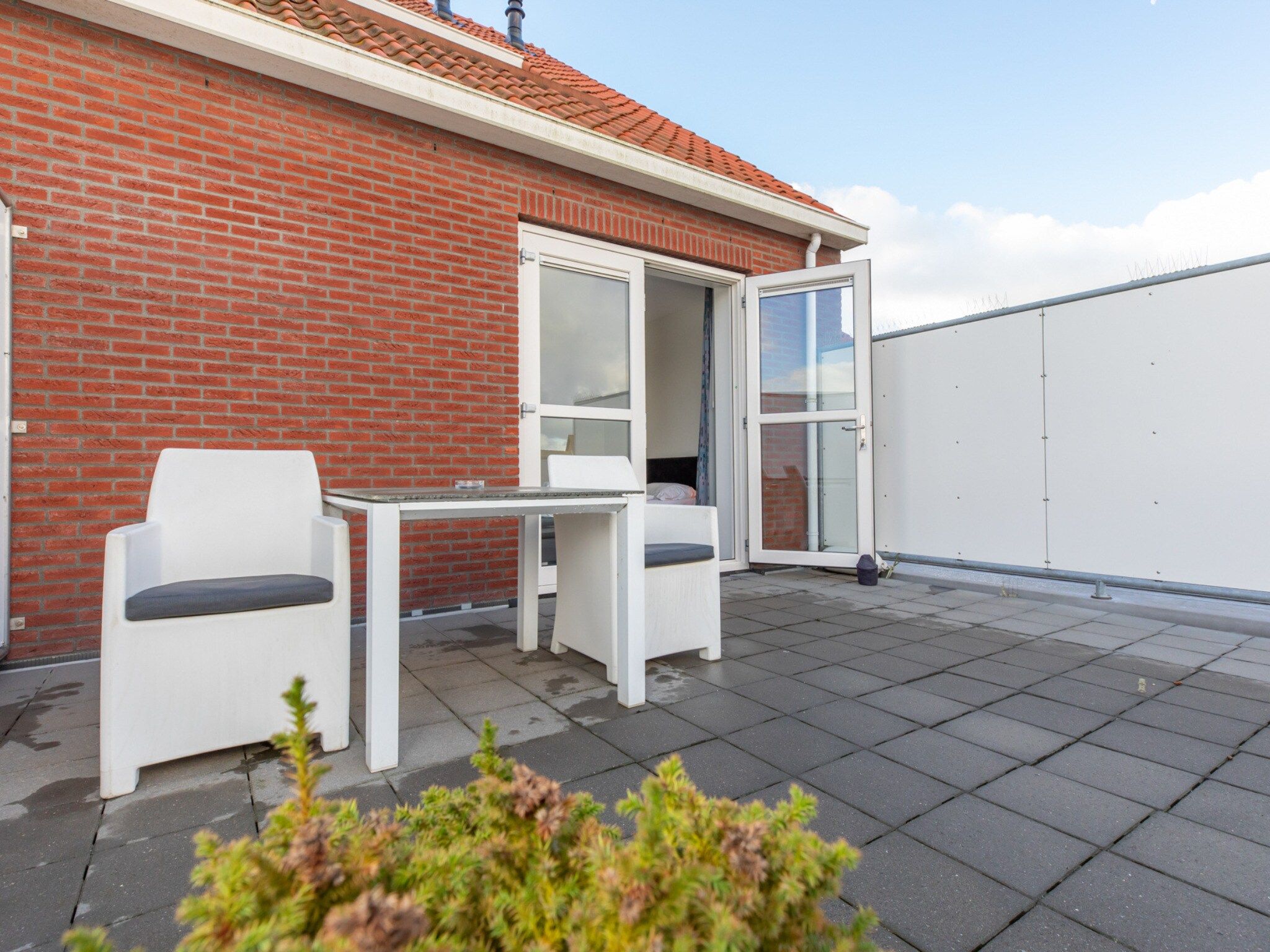 Het terras van Vakantiewoning 't Zoete Licht Residenz - Willibrordusplein 28 C  Zoutelande in Zoutelande