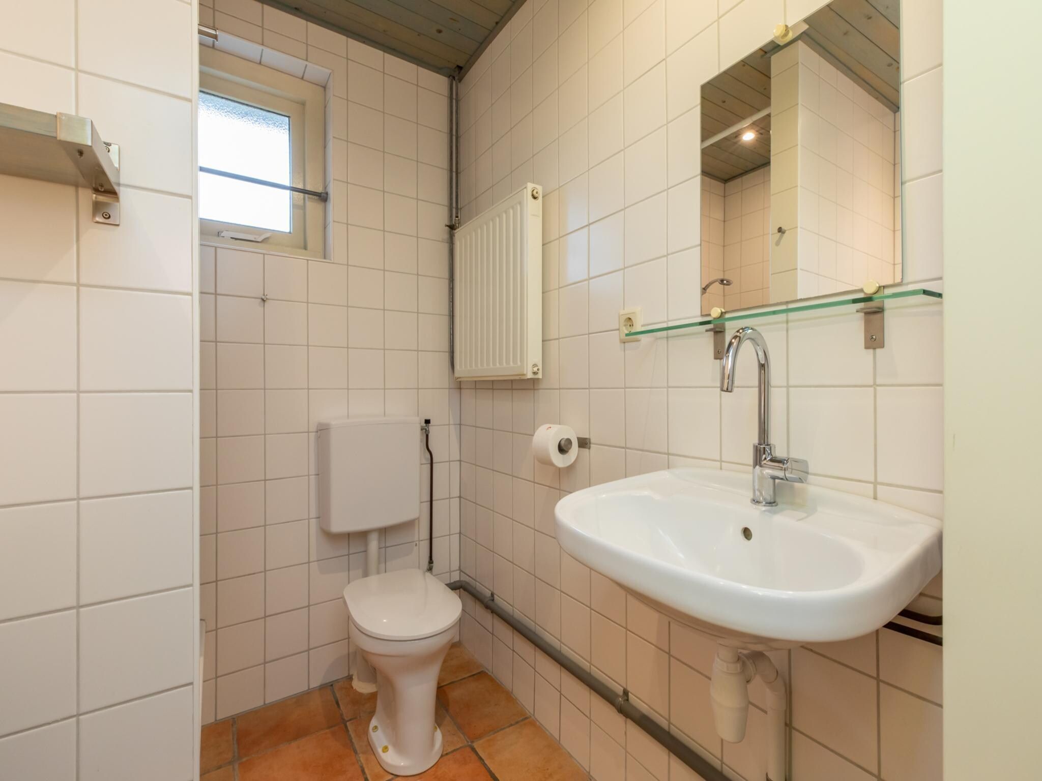 De badkamer van Vakantiehuis voor 6 personen  Hoge Weide 63 Oostkapelle  Dicht bij strand in Oostkapelle