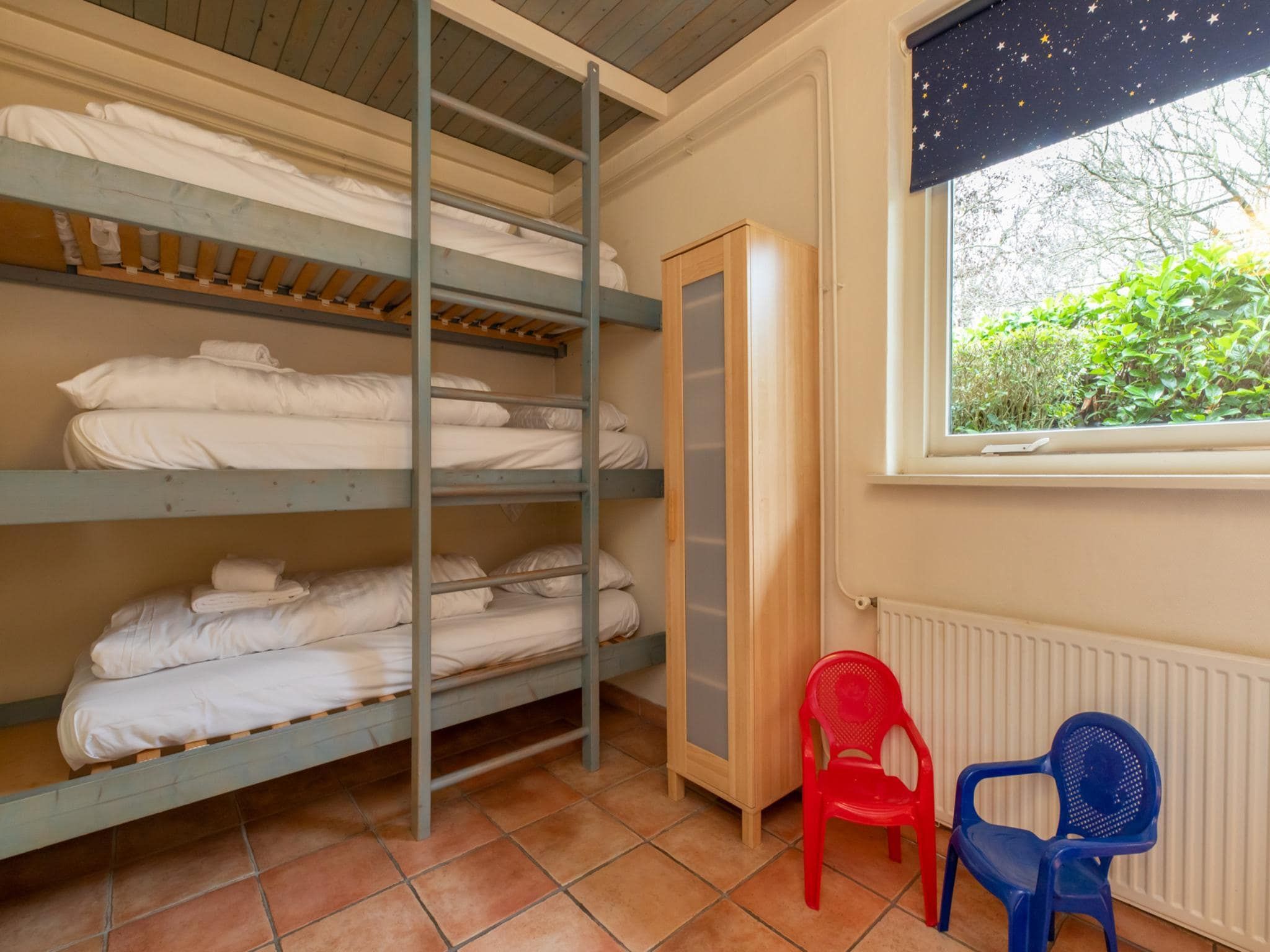 Een slaapkamer van Vakantiehuis voor 6 personen  Hoge Weide 63 Oostkapelle  Dicht bij strand in Oostkapelle